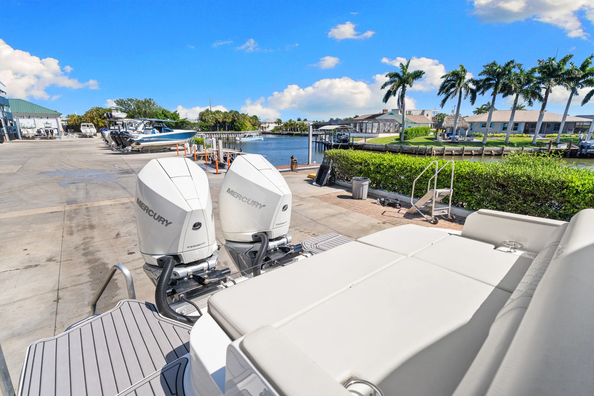 2023 Sea Ray 290 SDX OB Image Thumbnail #7
