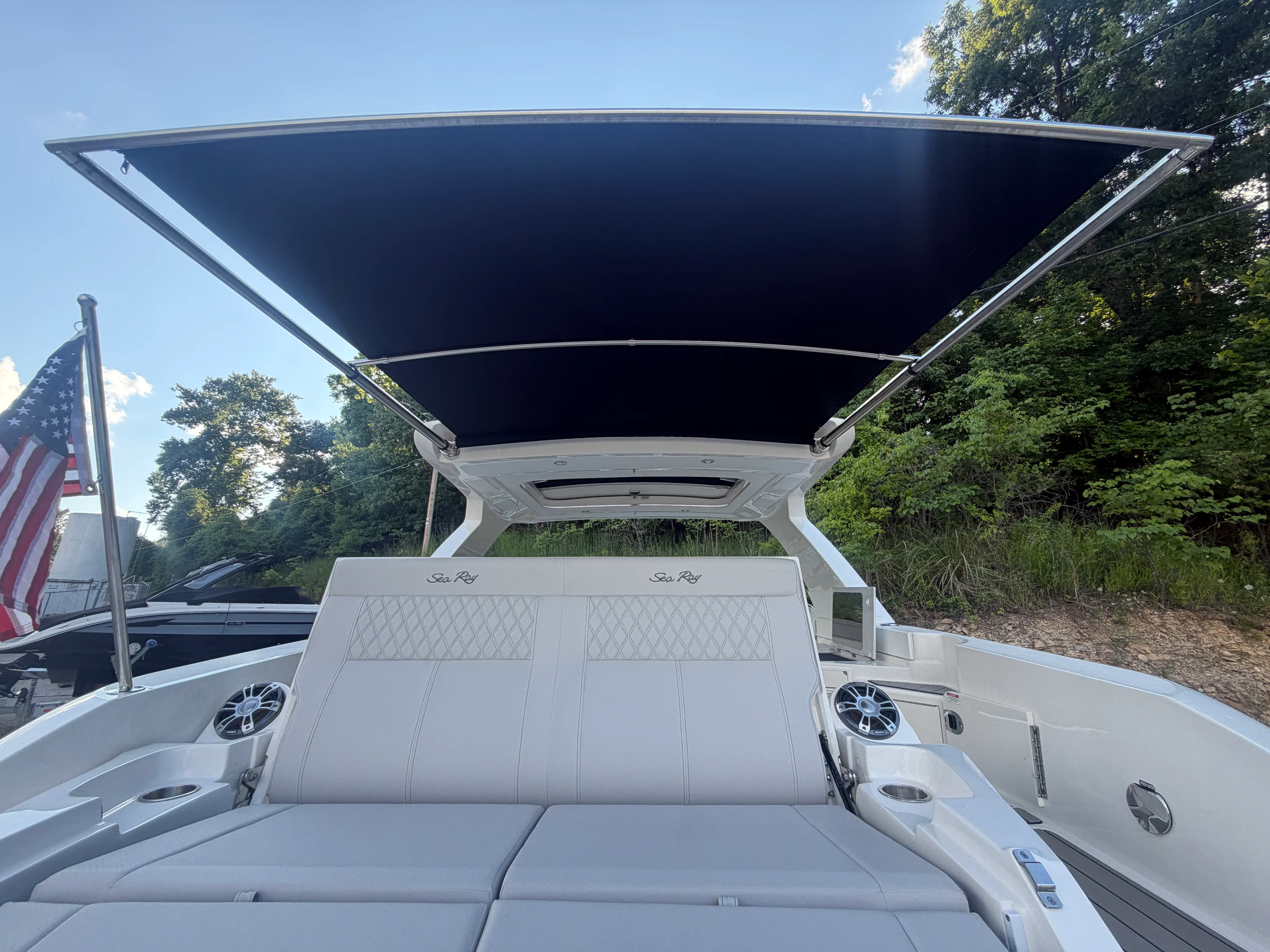 2025 Sea Ray SLX 350 Image Thumbnail #27