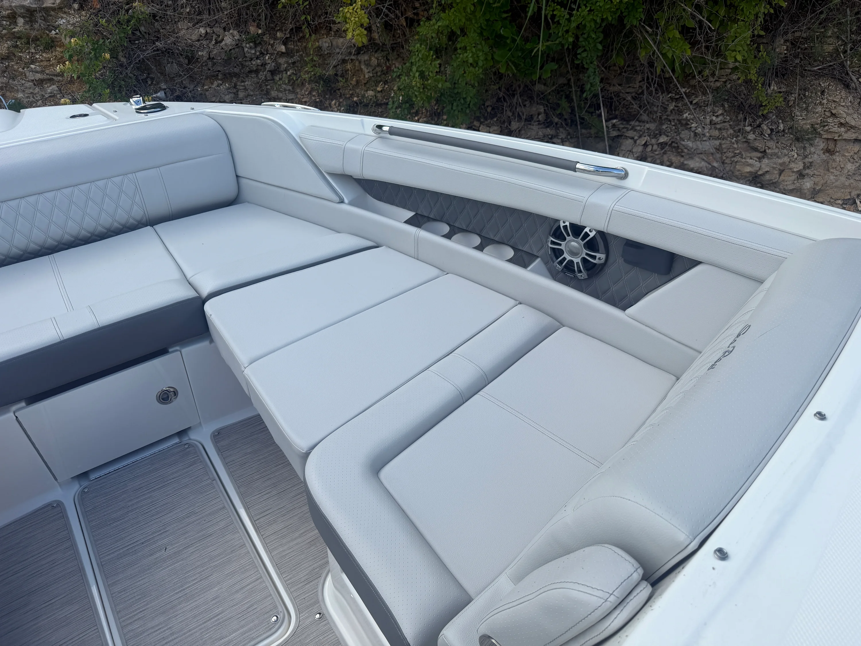 2025 Sea Ray SLX 350 Image Thumbnail #23