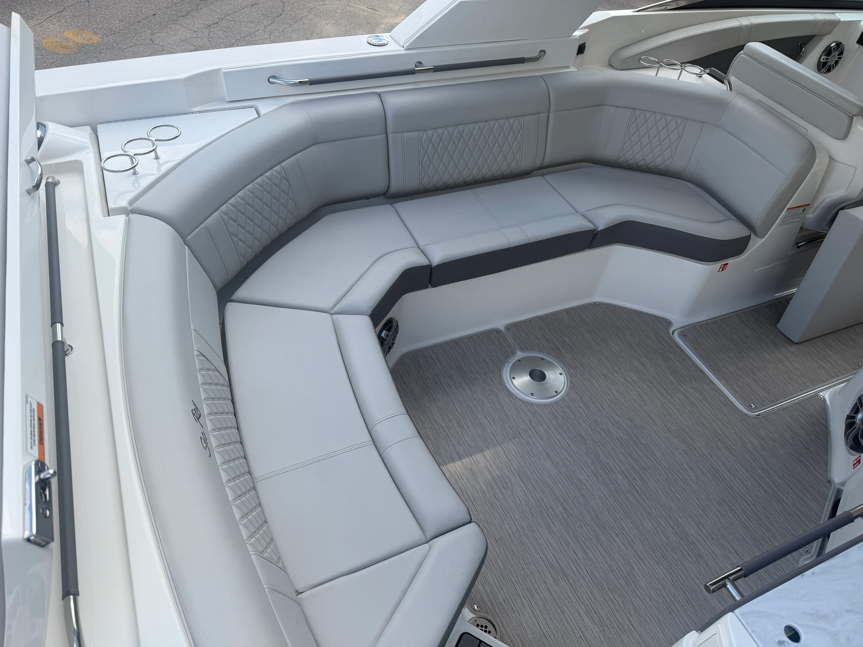 2025 Sea Ray SLX 350 Image Thumbnail #11