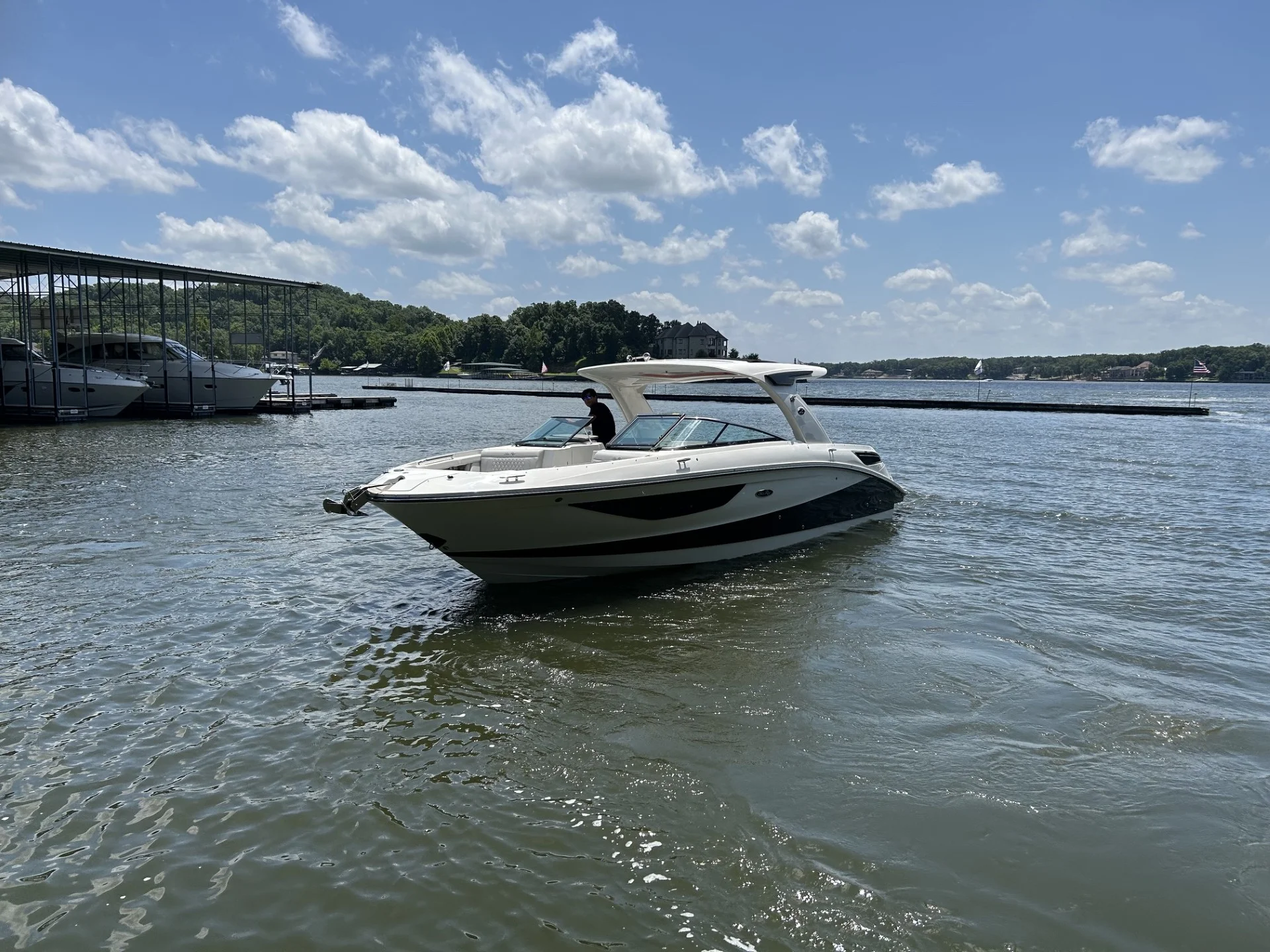 2025 Sea Ray SLX 350 Image Thumbnail #4