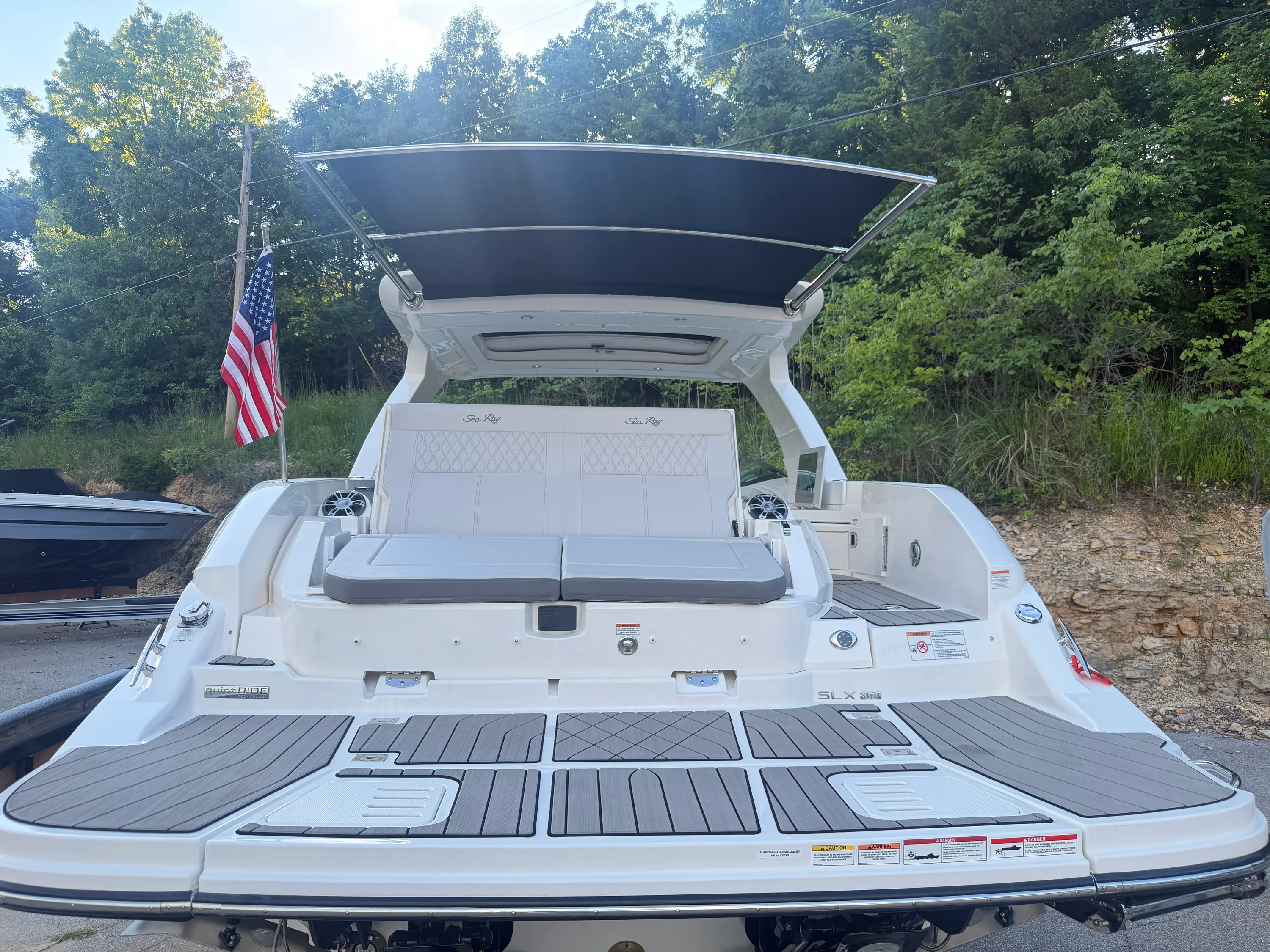2025 Sea Ray SLX 350 Image Thumbnail #28