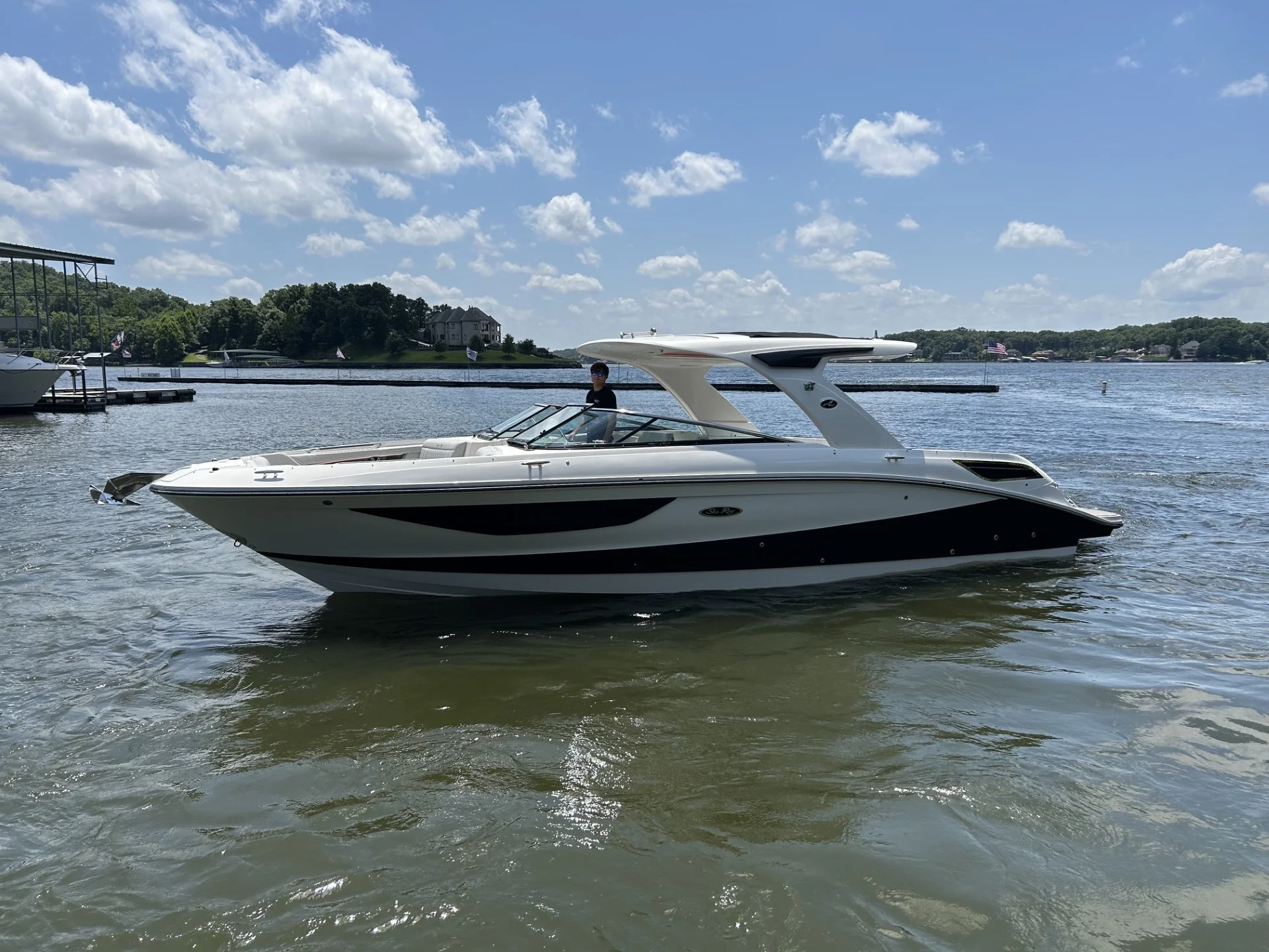 2025 Sea Ray SLX 350 Image Thumbnail #0