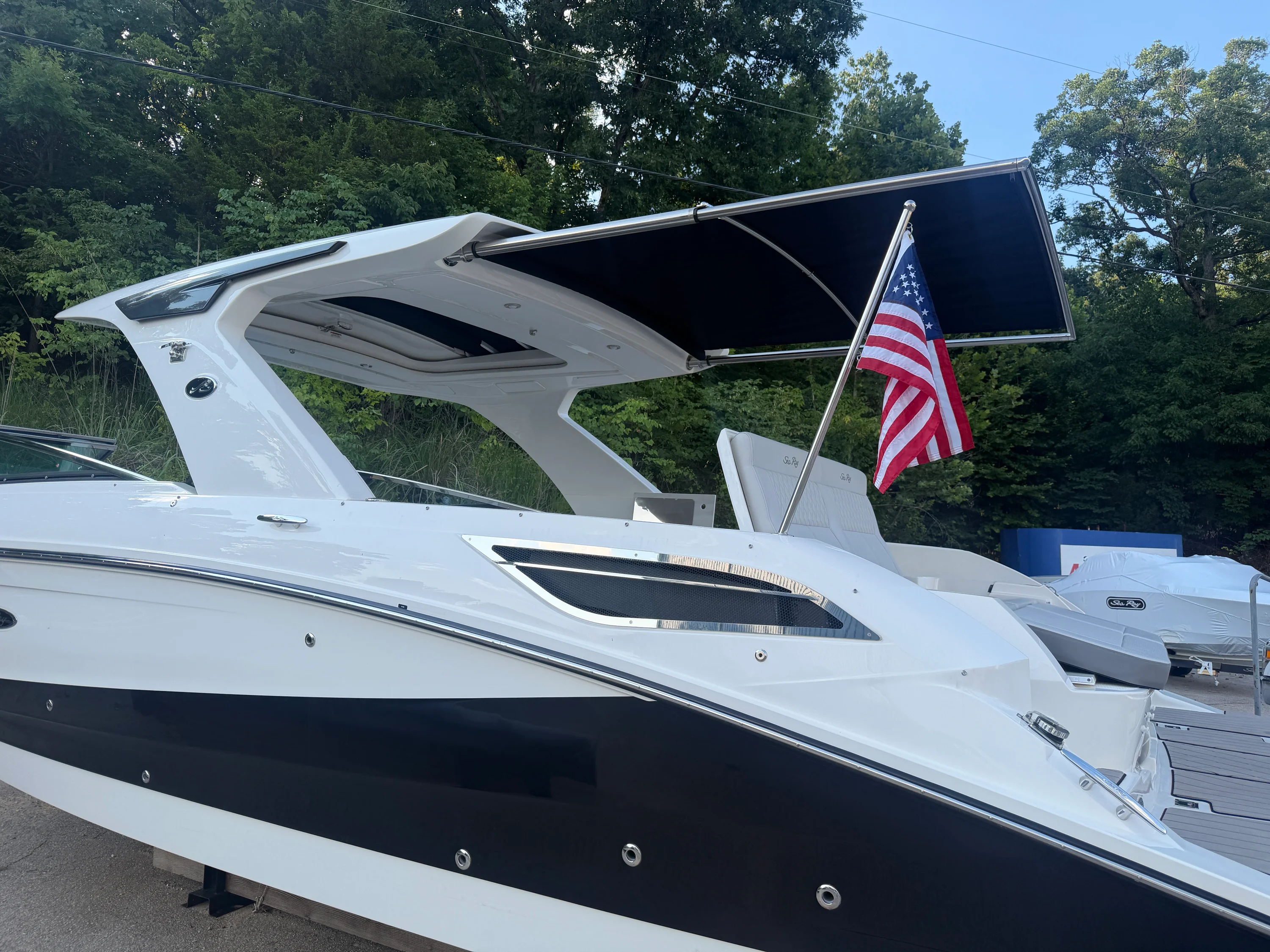 2025 Sea Ray SLX 350 Image Thumbnail #32