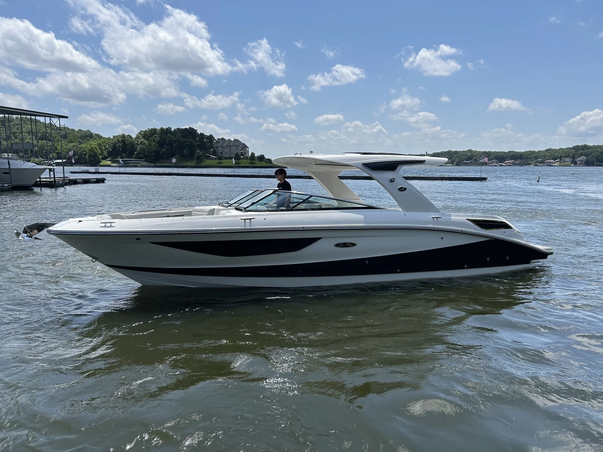 2025 Sea Ray SLX 350 Image Thumbnail #1