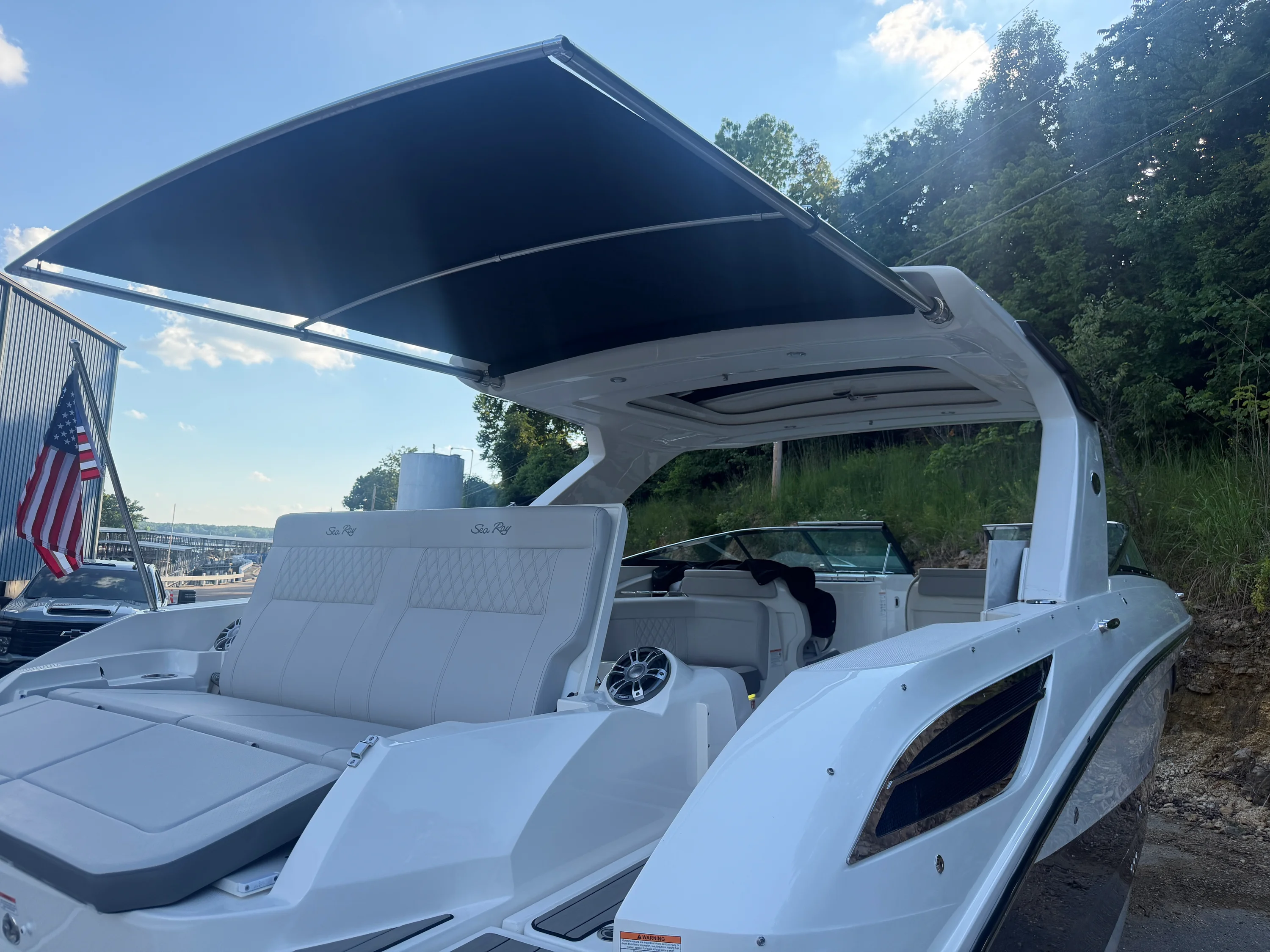 2025 Sea Ray SLX 350 Image Thumbnail #30