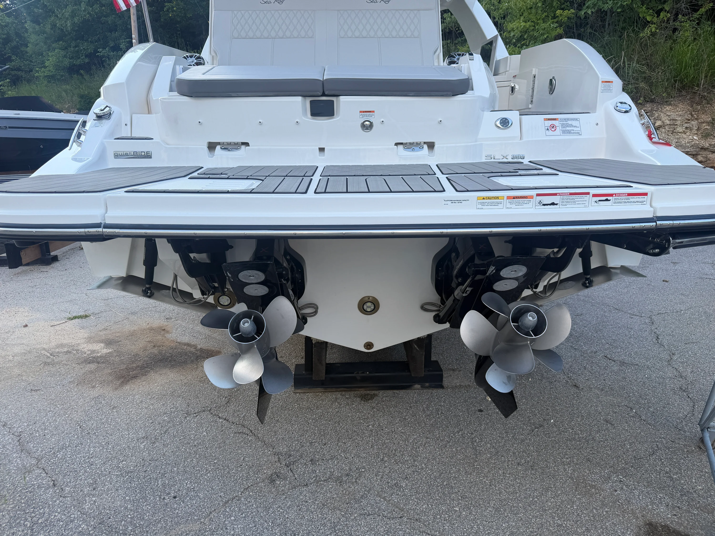 2025 Sea Ray SLX 350 Image Thumbnail #6