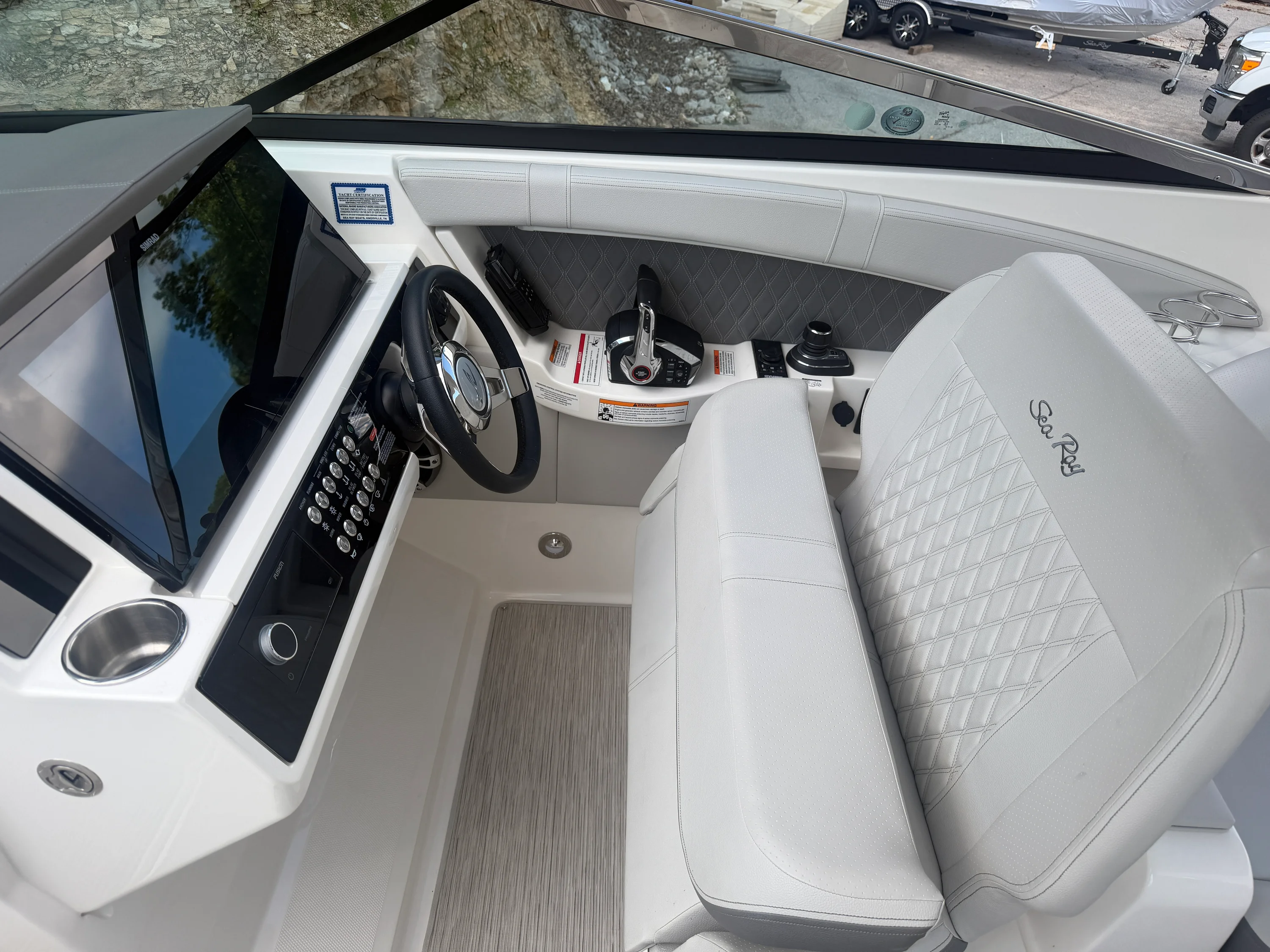 2025 Sea Ray SLX 350 Image Thumbnail #15