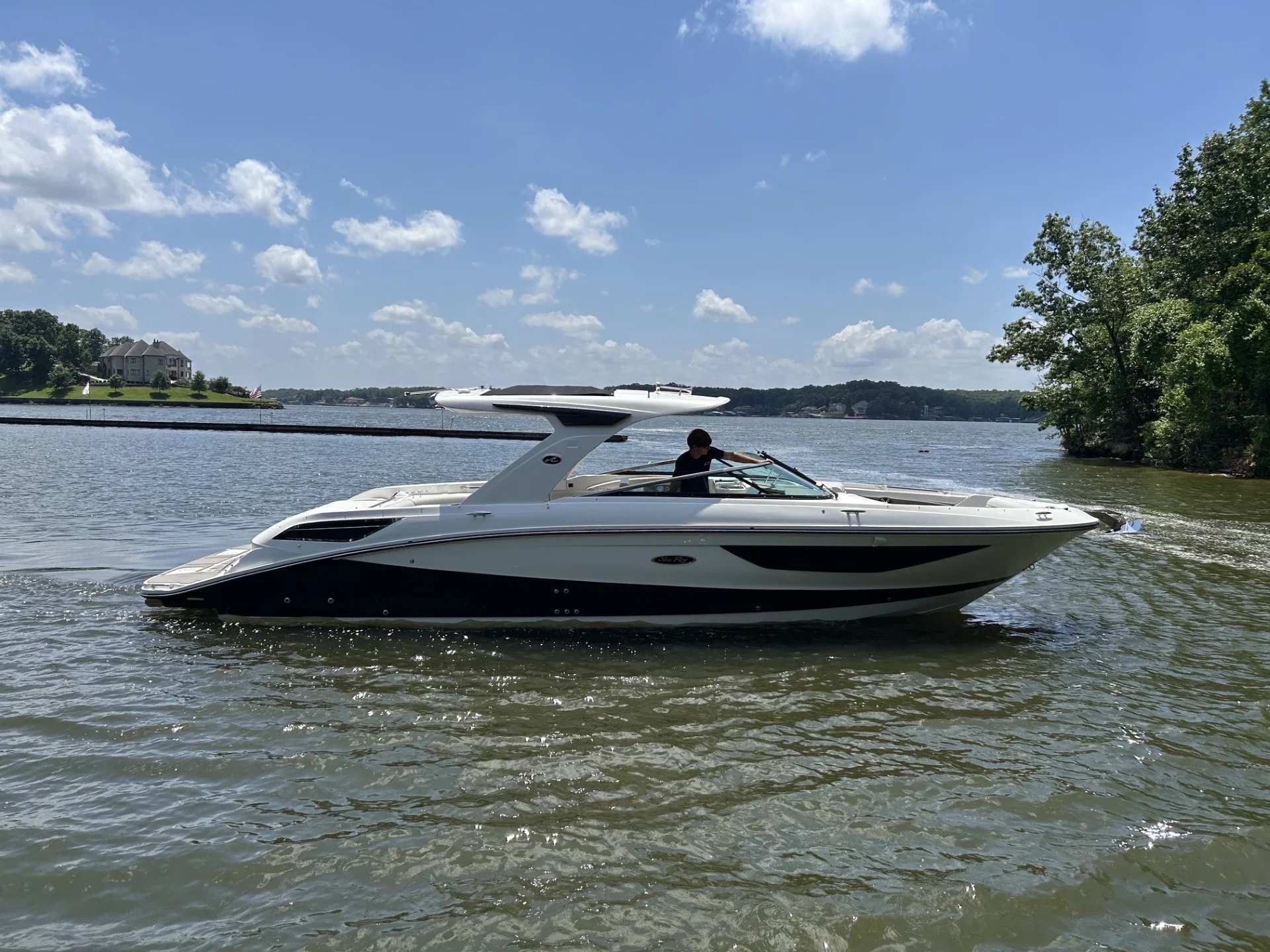 2025 Sea Ray SLX 350 Image Thumbnail #5
