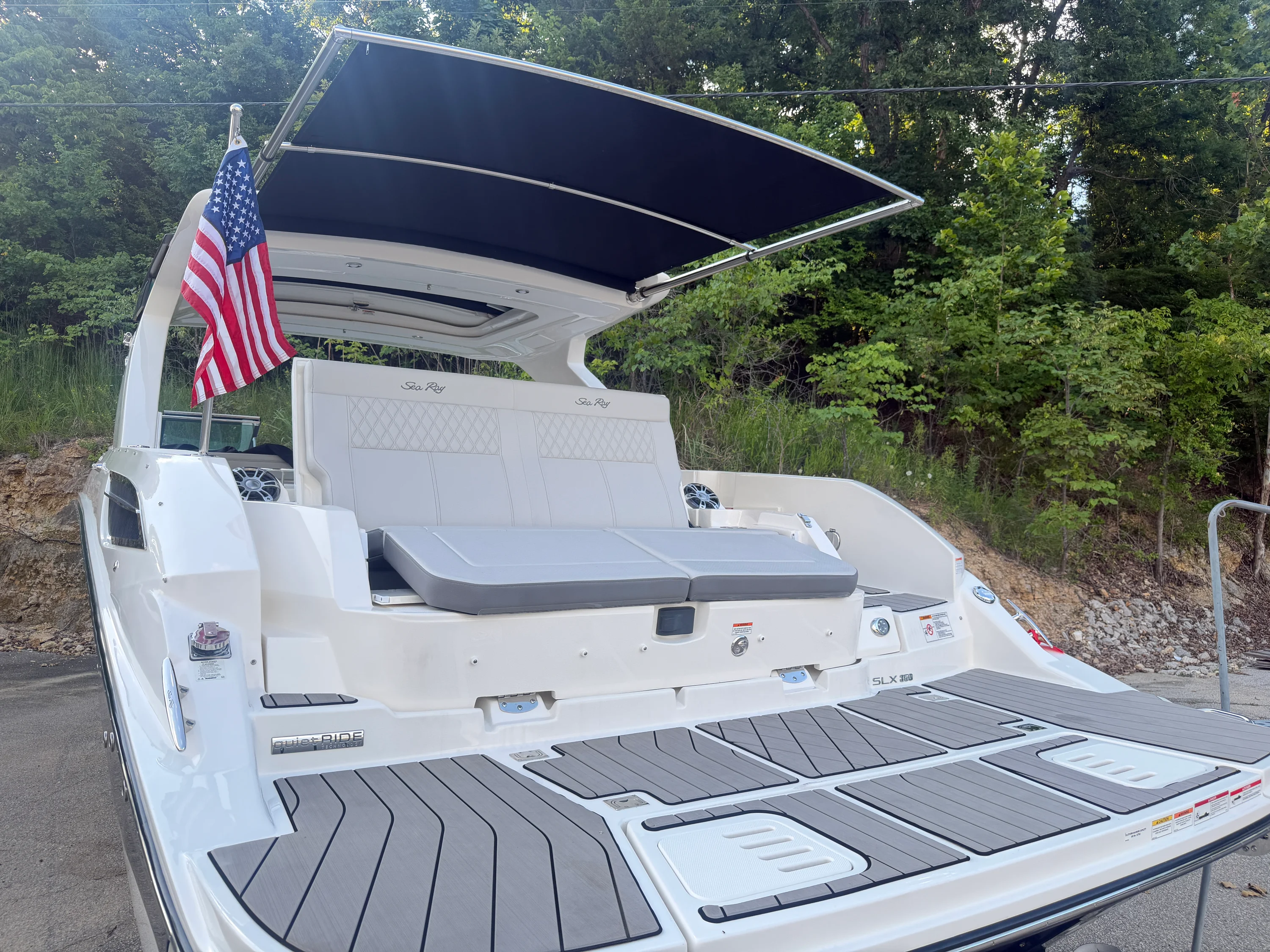 2025 Sea Ray SLX 350 Image Thumbnail #29