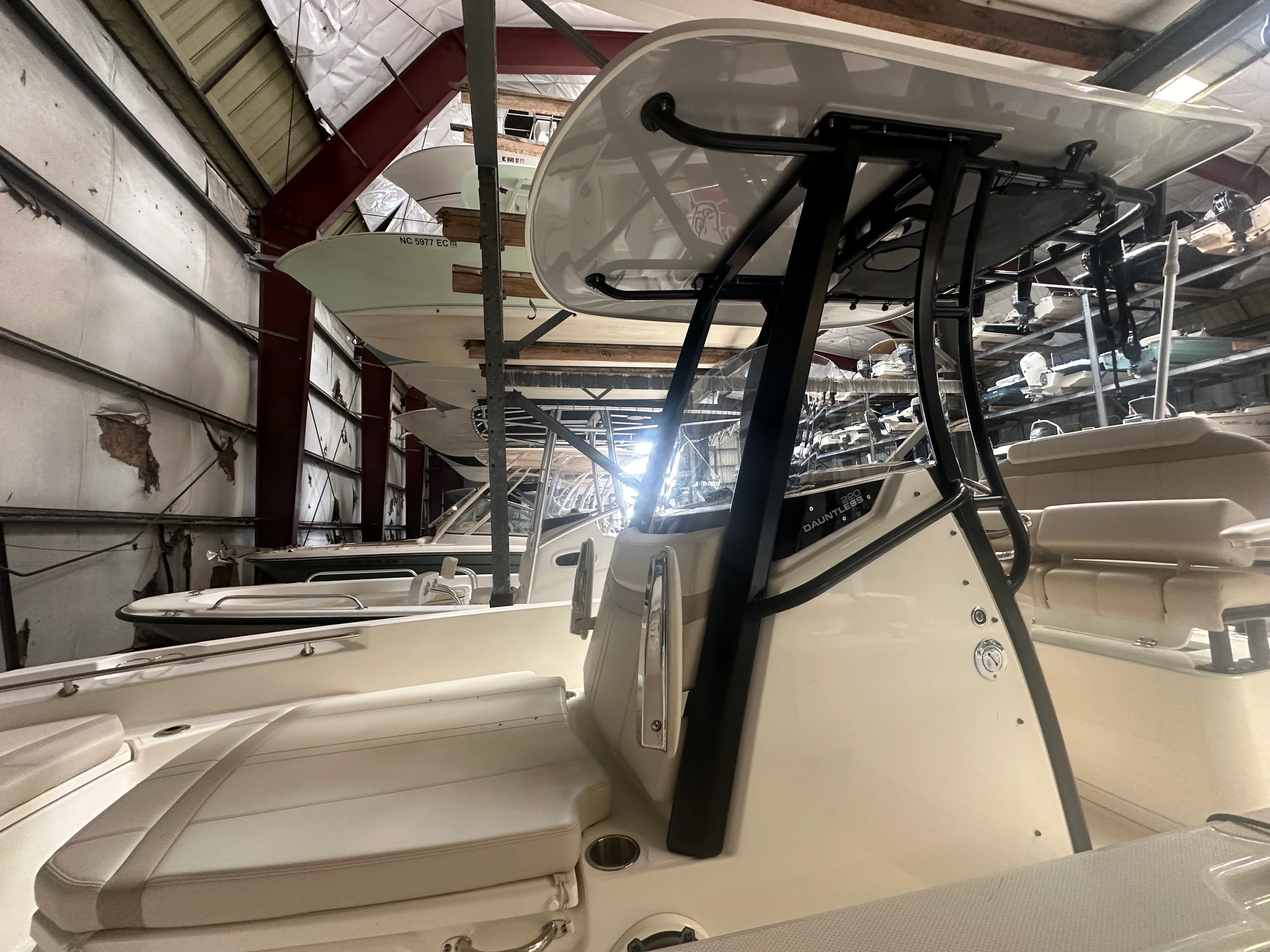 2023 Boston Whaler 220 DAUNTLESS Image Thumbnail #19