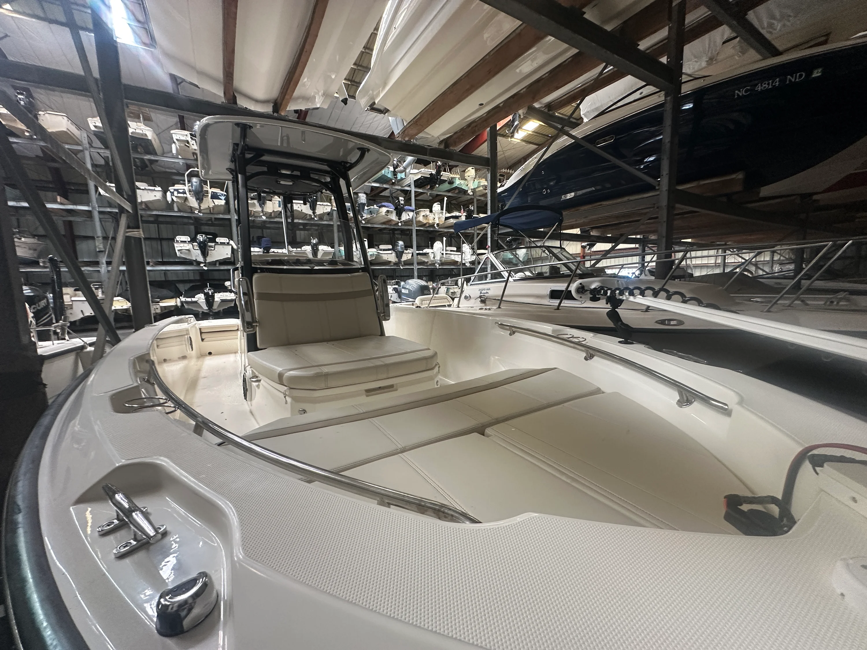 2023 Boston Whaler 220 DAUNTLESS Image Thumbnail #1