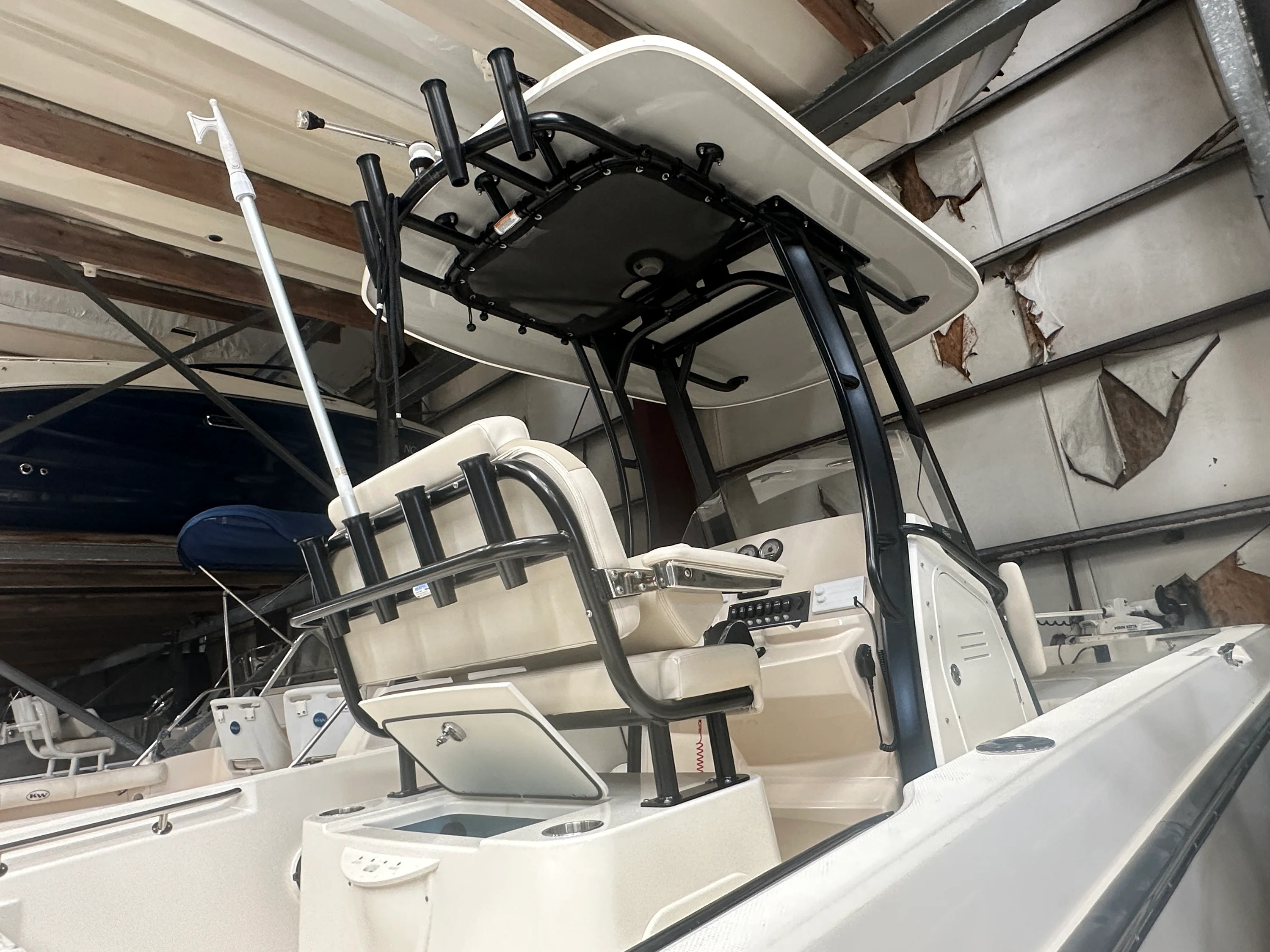 2023 Boston Whaler 220 DAUNTLESS Image Thumbnail #4