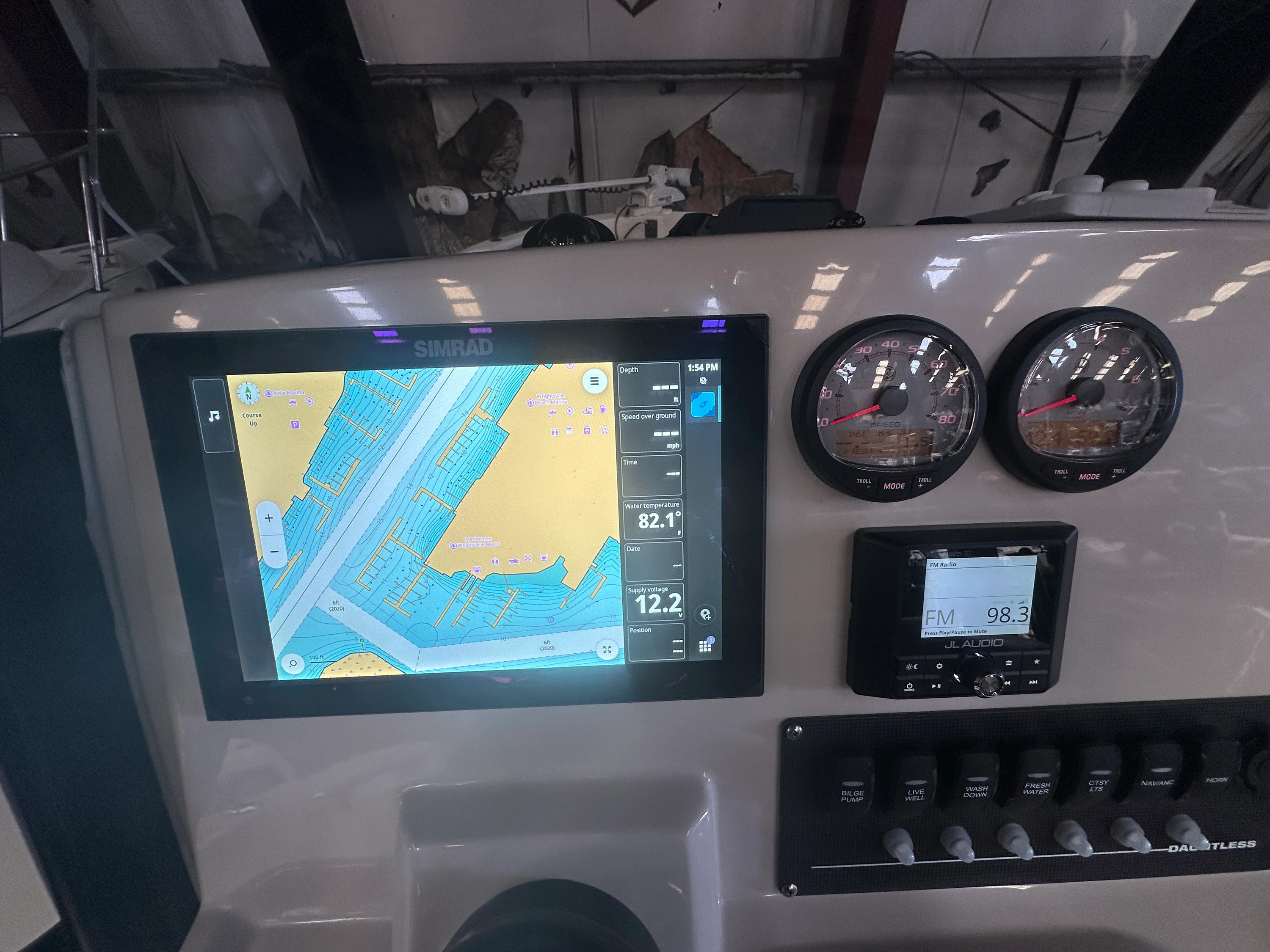 2023 Boston Whaler 220 DAUNTLESS Image Thumbnail #9