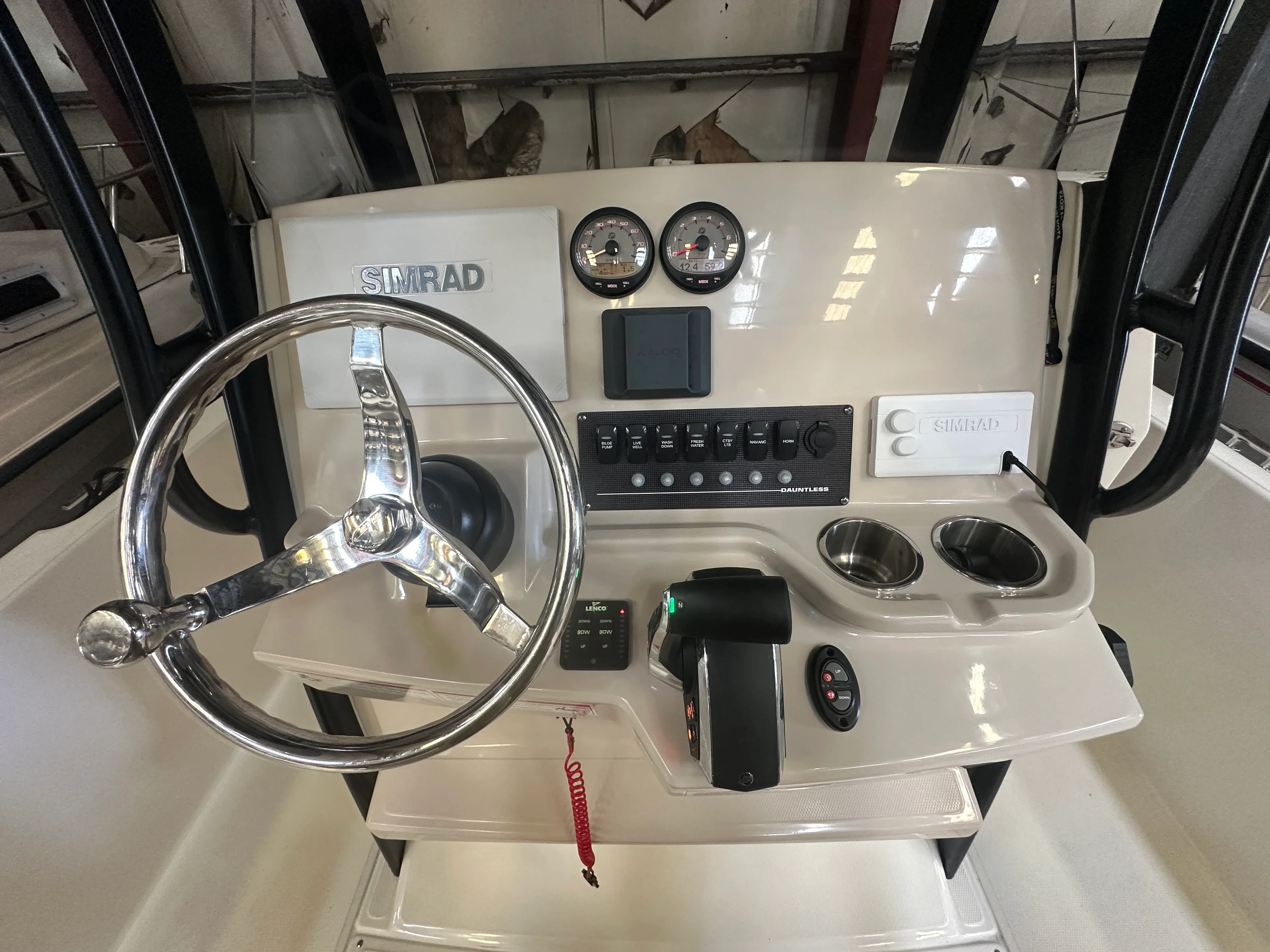 2023 Boston Whaler 220 DAUNTLESS Image Thumbnail #5