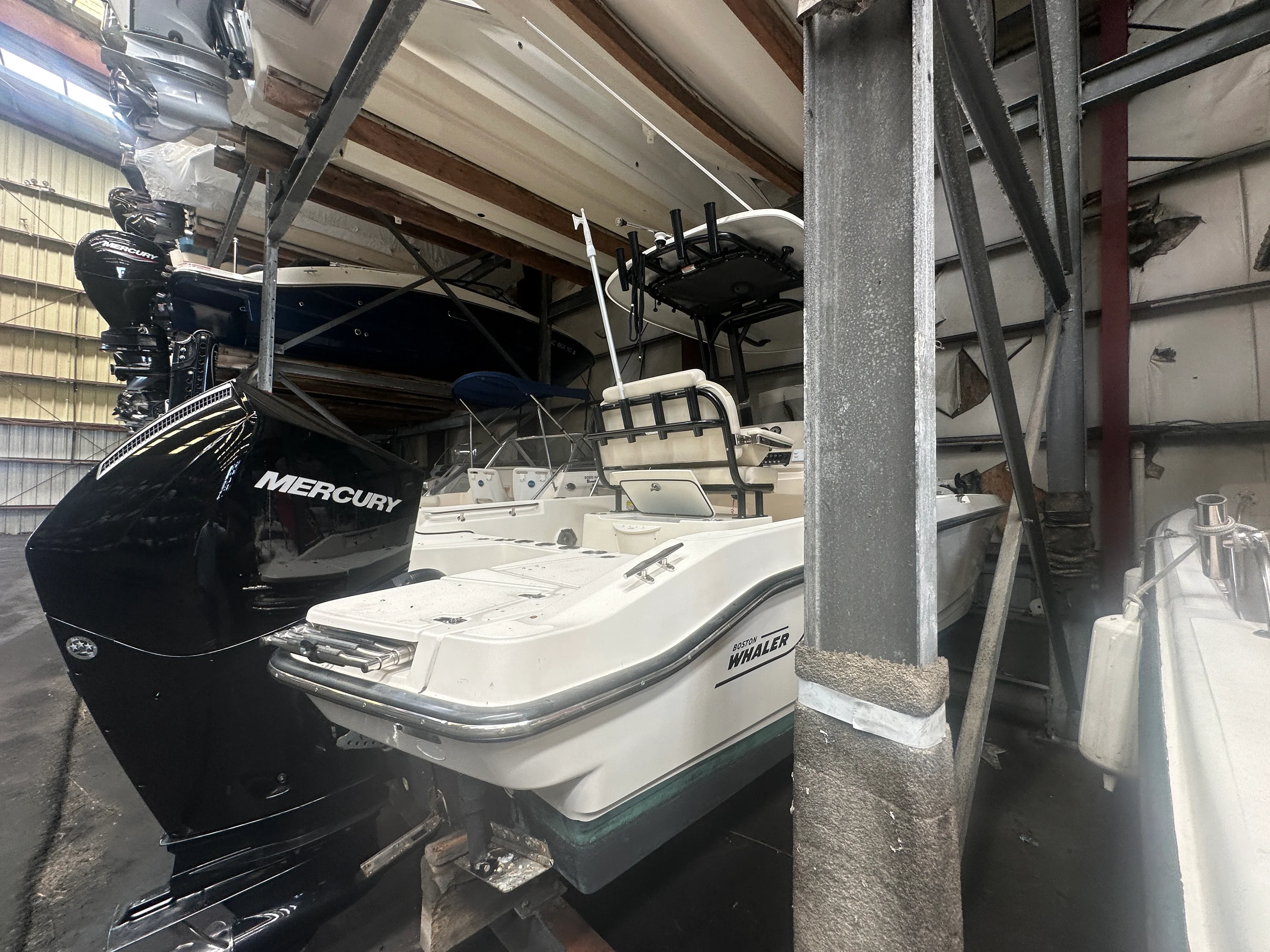 2023 Boston Whaler 220 DAUNTLESS Image Thumbnail #22