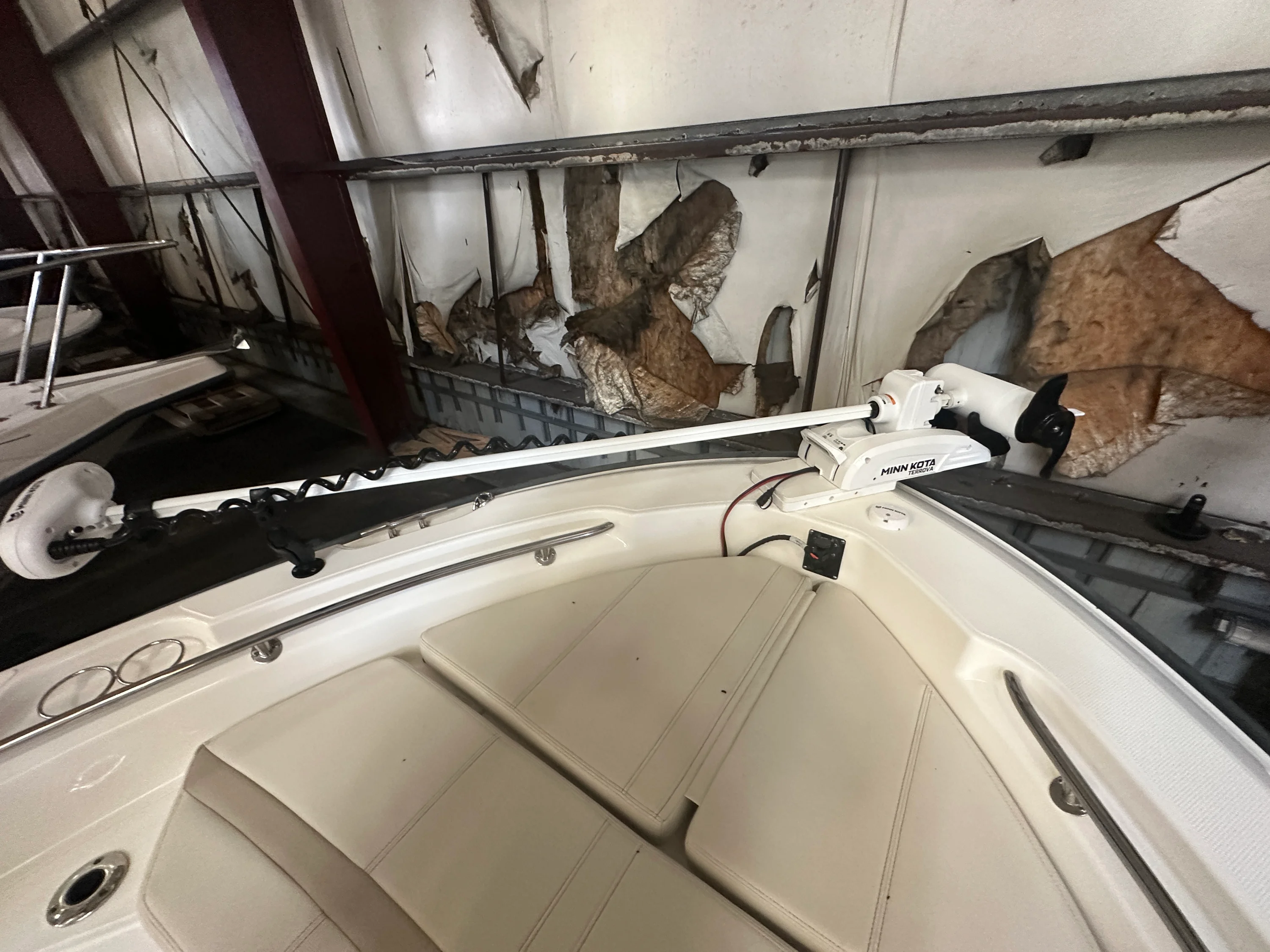 2023 Boston Whaler 220 DAUNTLESS Image Thumbnail #12