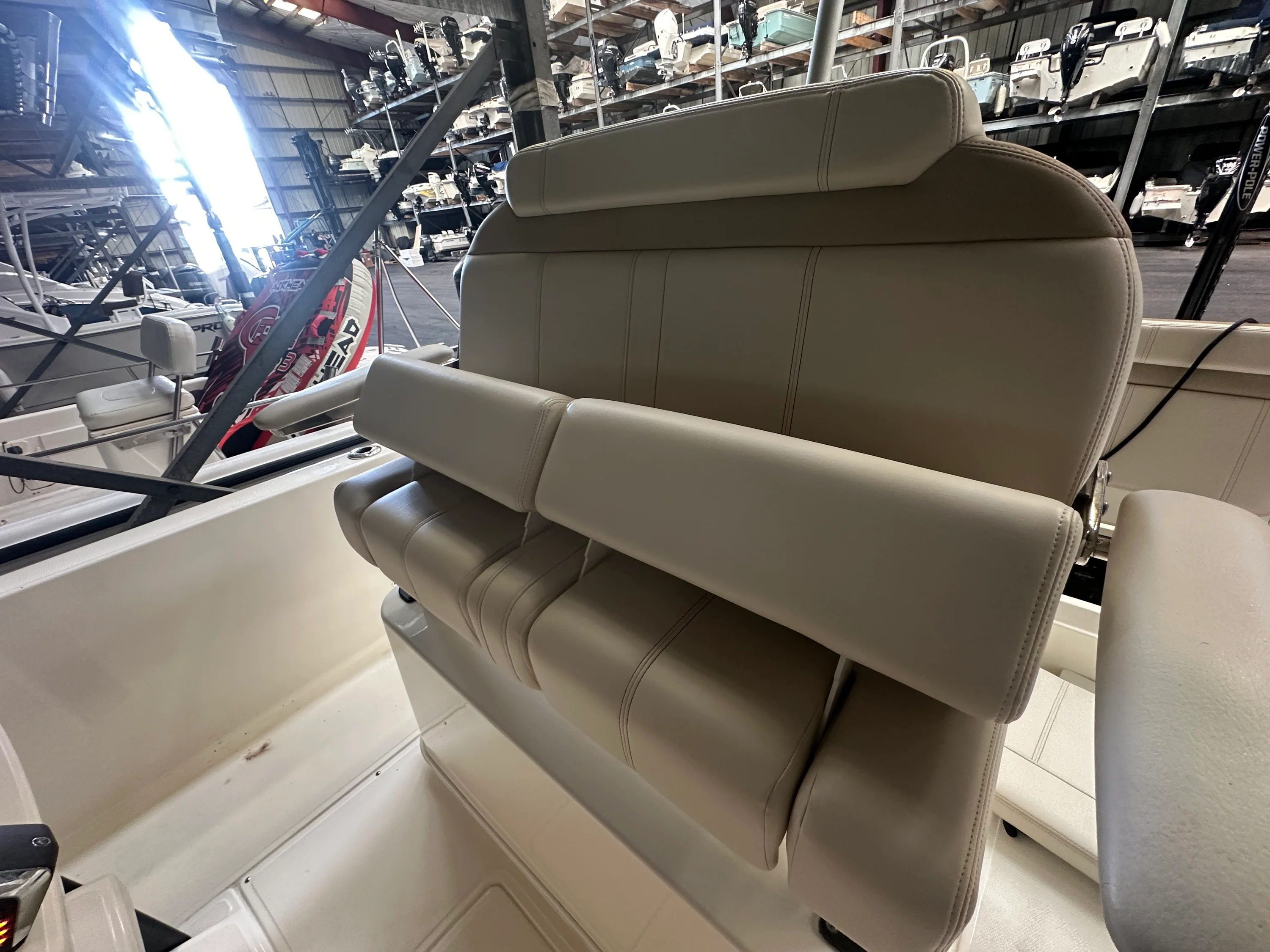 2023 Boston Whaler 220 DAUNTLESS Image Thumbnail #10