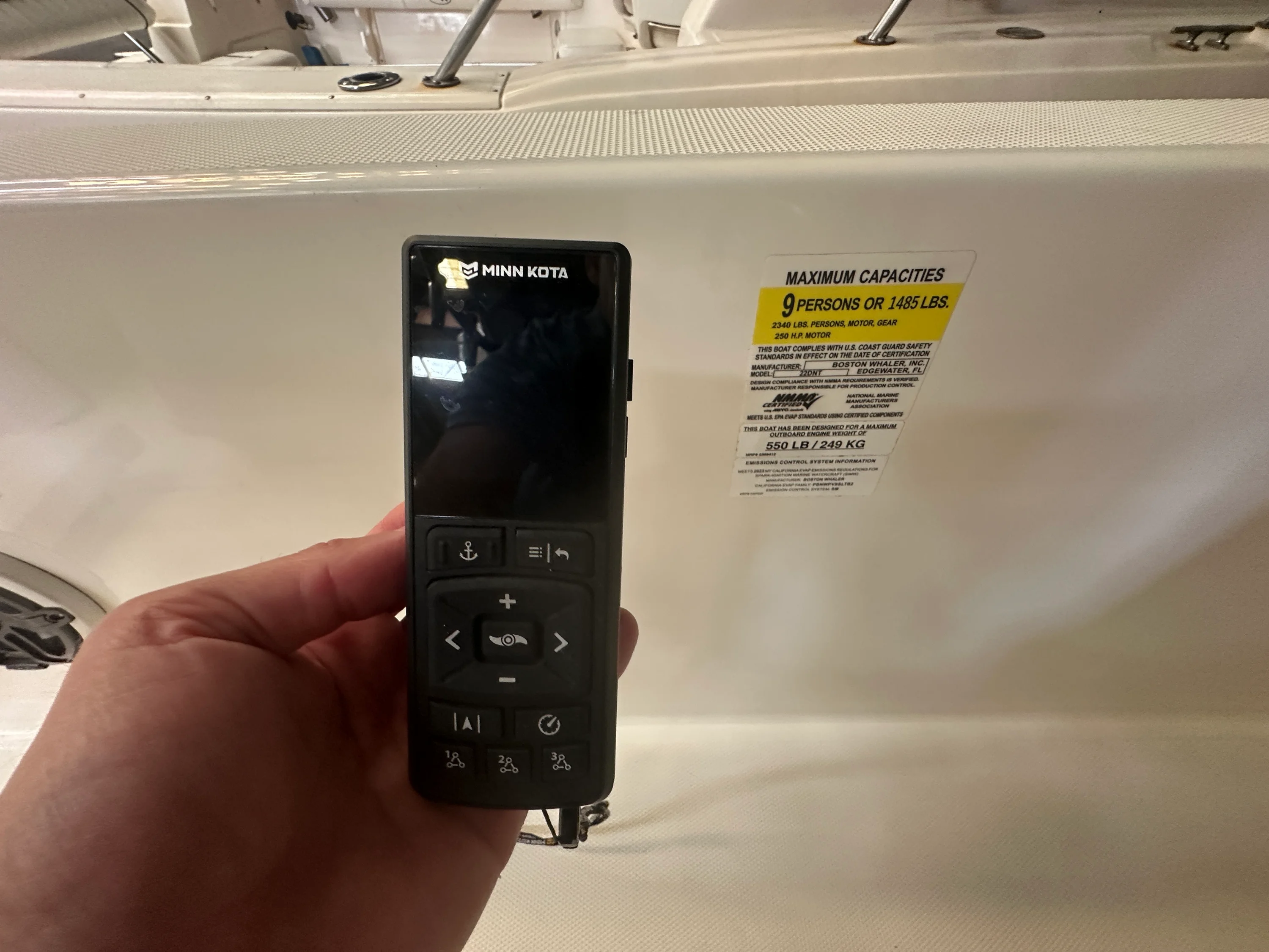 2023 Boston Whaler 220 DAUNTLESS Image Thumbnail #7