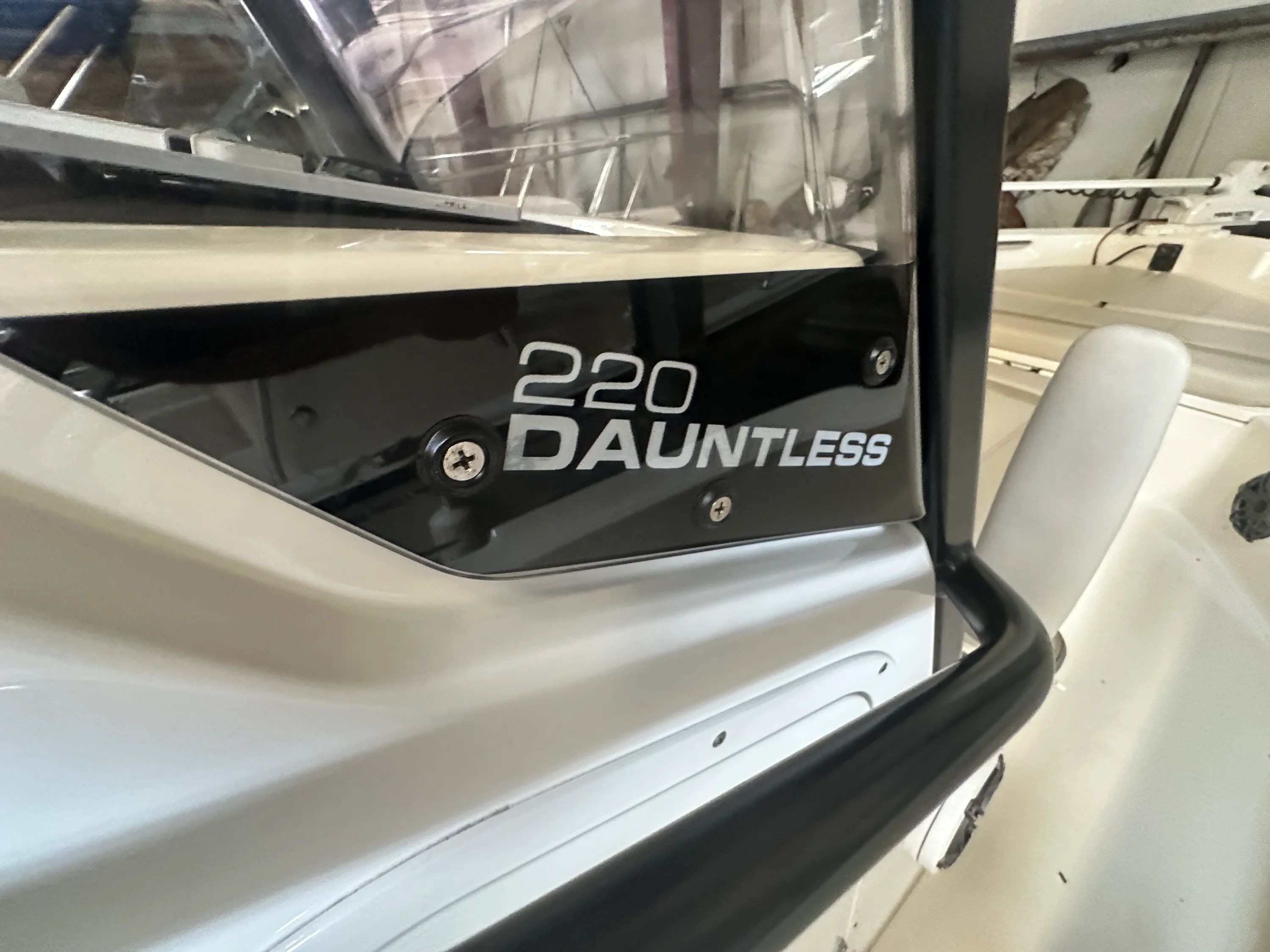 2023 Boston Whaler 220 DAUNTLESS Image Thumbnail #15