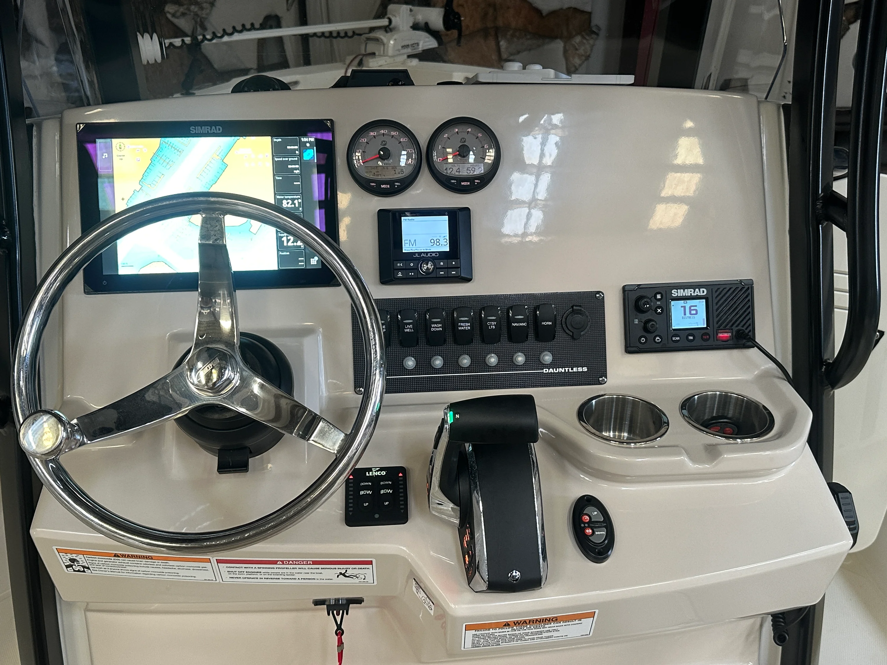 2023 Boston Whaler 220 DAUNTLESS Image Thumbnail #6