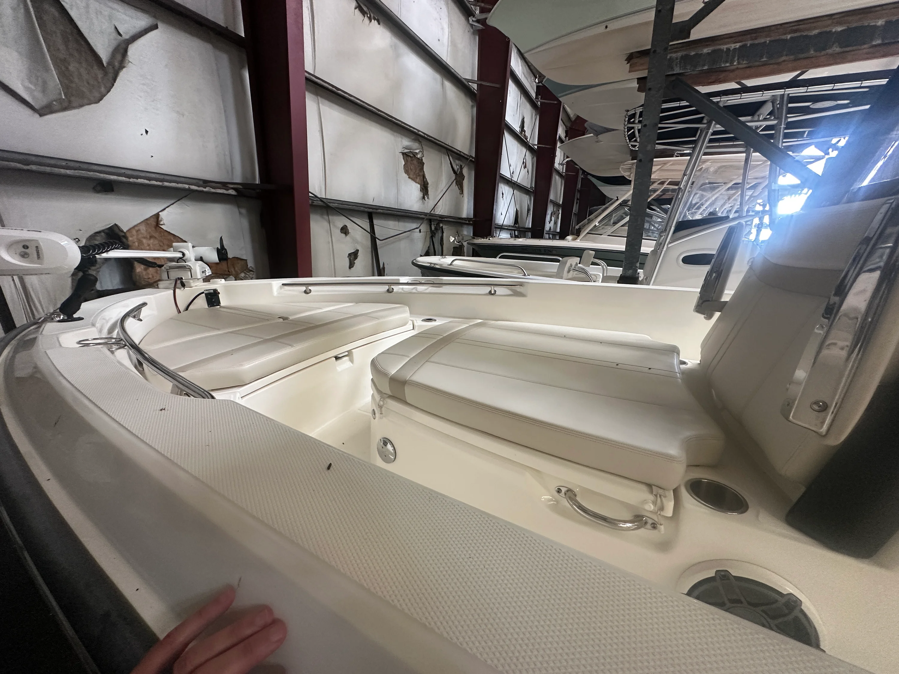 2023 Boston Whaler 220 DAUNTLESS Image Thumbnail #2