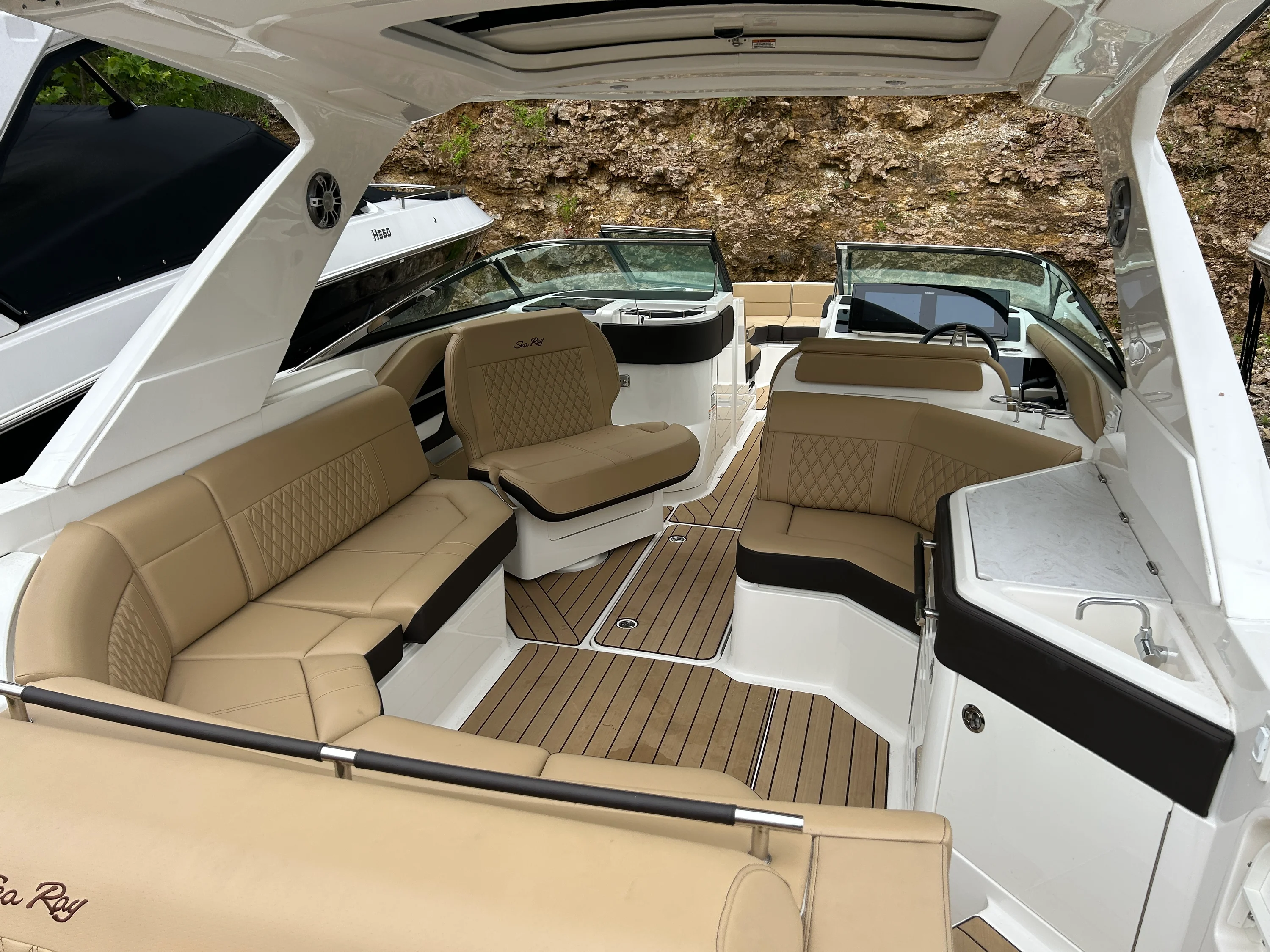 2024 Sea Ray 310 SLX Image Thumbnail #10