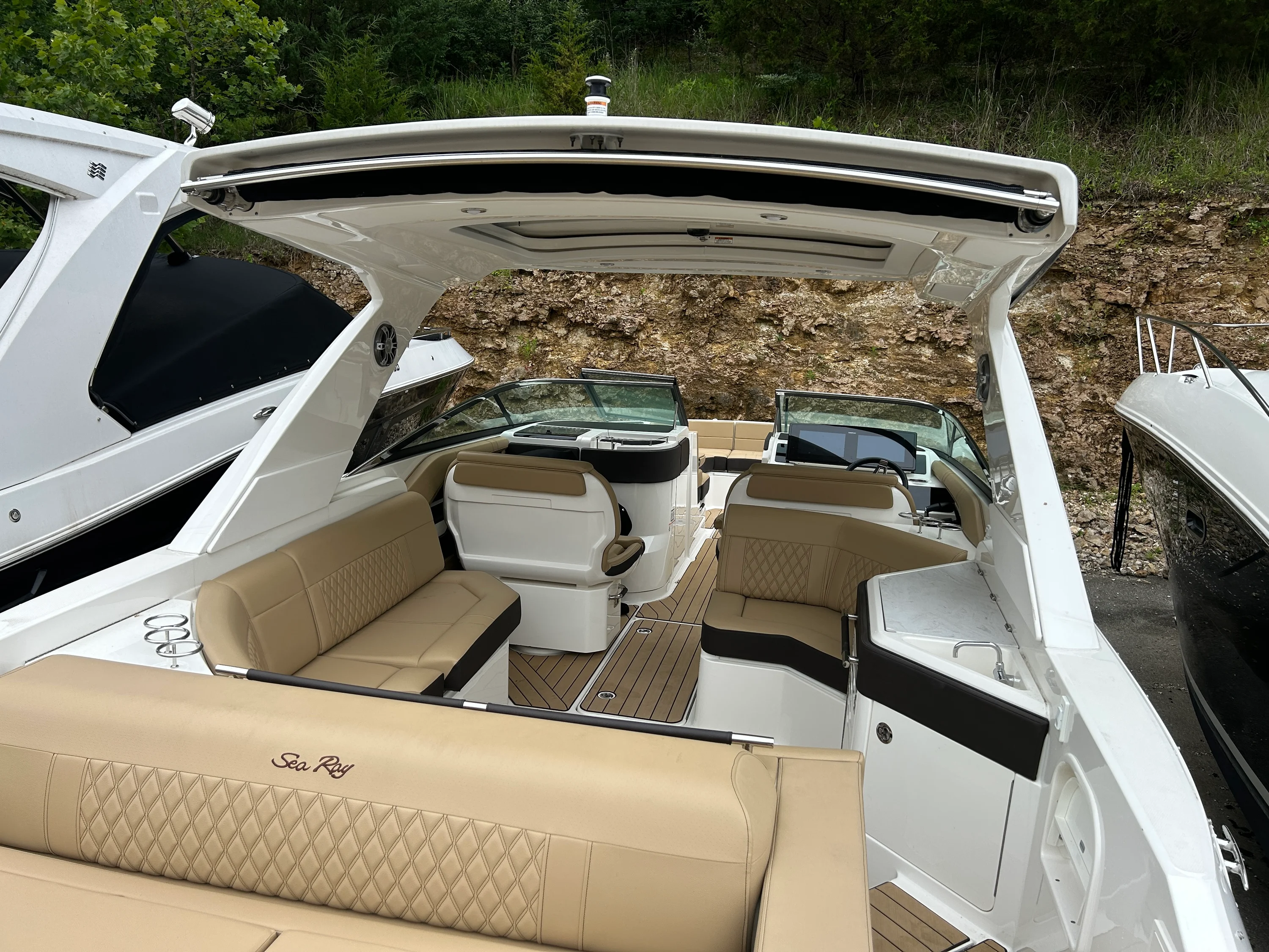 2024 Sea Ray 310 SLX Image Thumbnail #6
