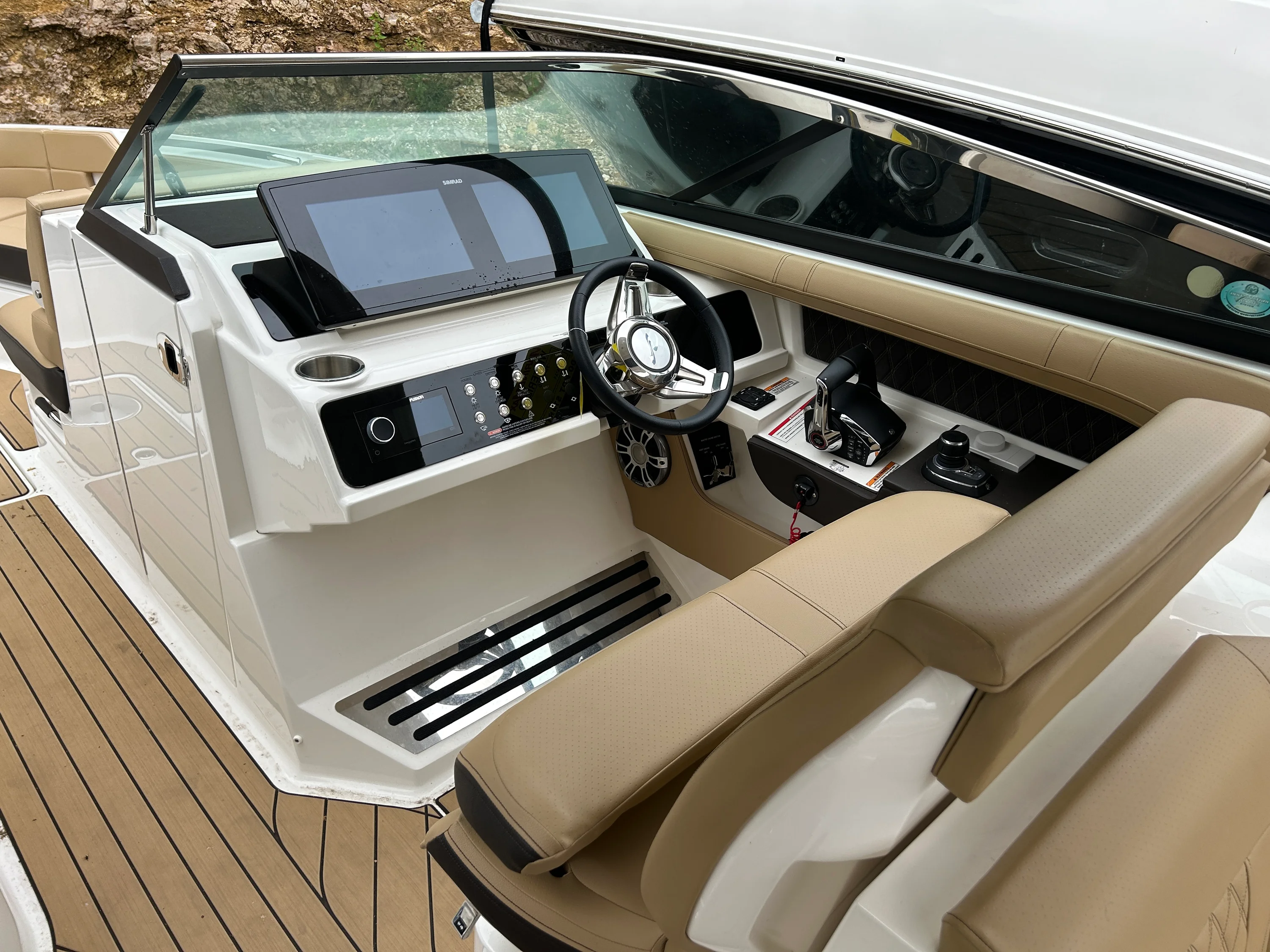 2024 Sea Ray 310 SLX Image Thumbnail #3
