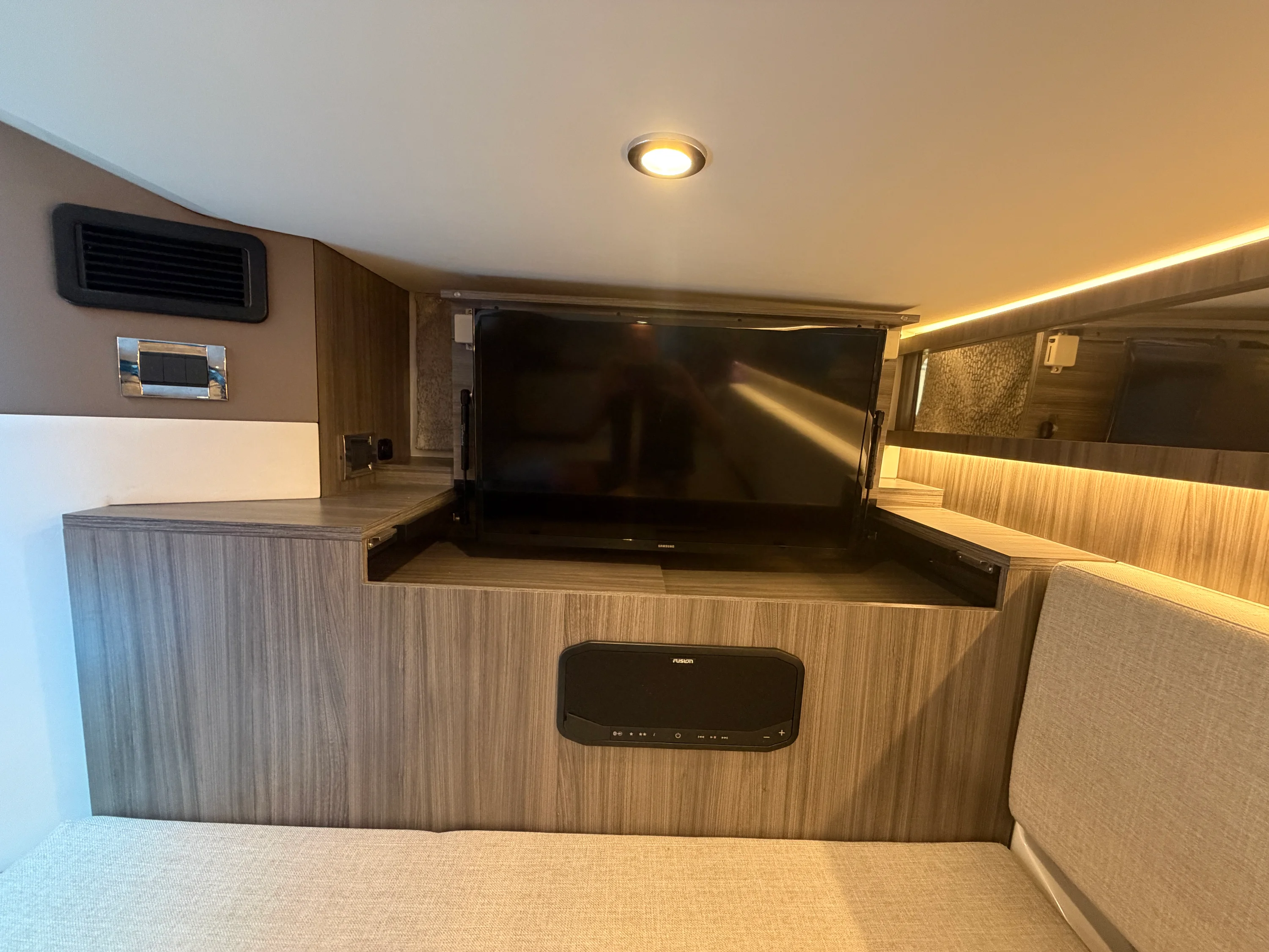 2023 Sea Ray 370 Sundancer Image Thumbnail #25