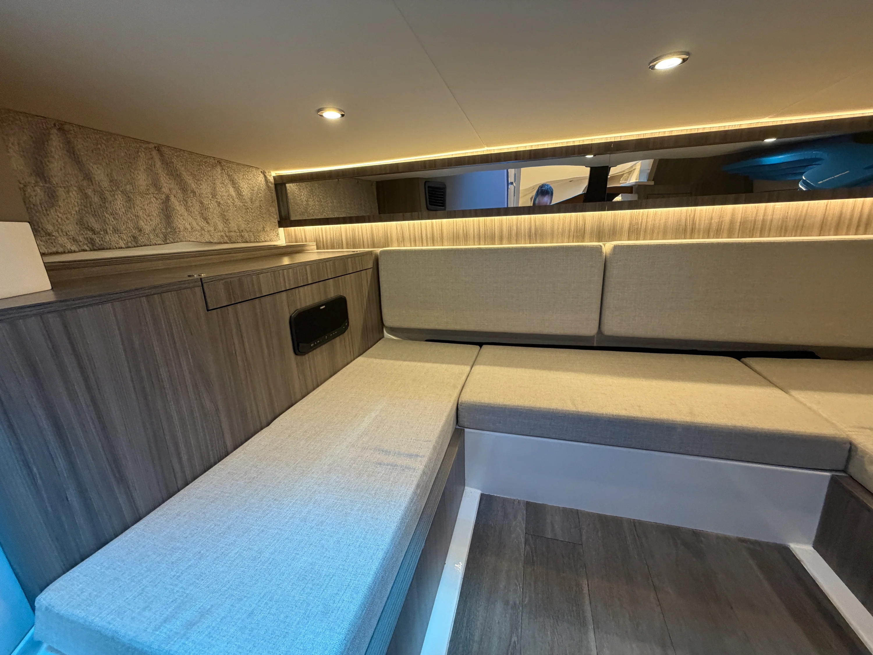 2023 Sea Ray 370 Sundancer Image Thumbnail #24