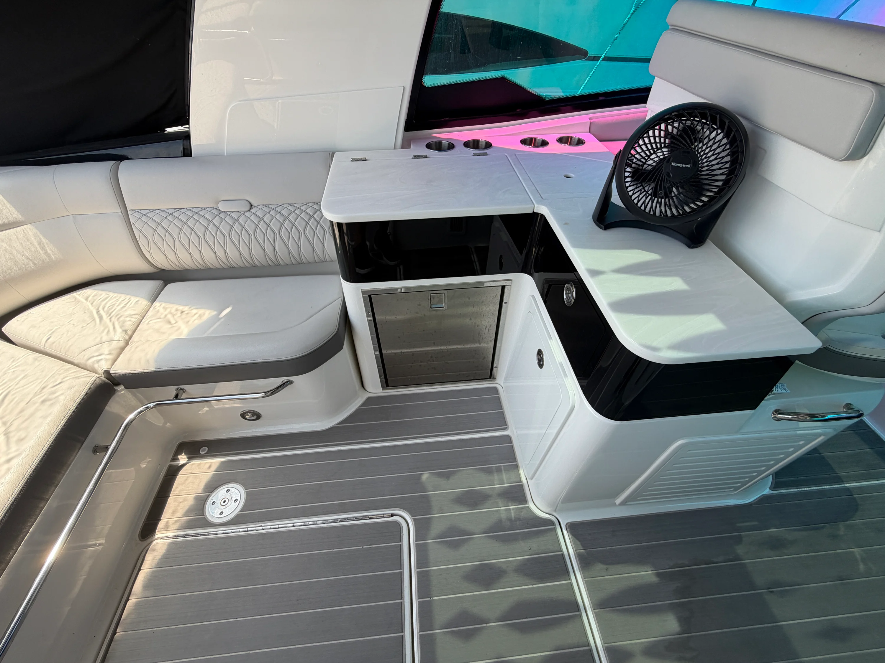 2023 Sea Ray 370 Sundancer Image Thumbnail #6
