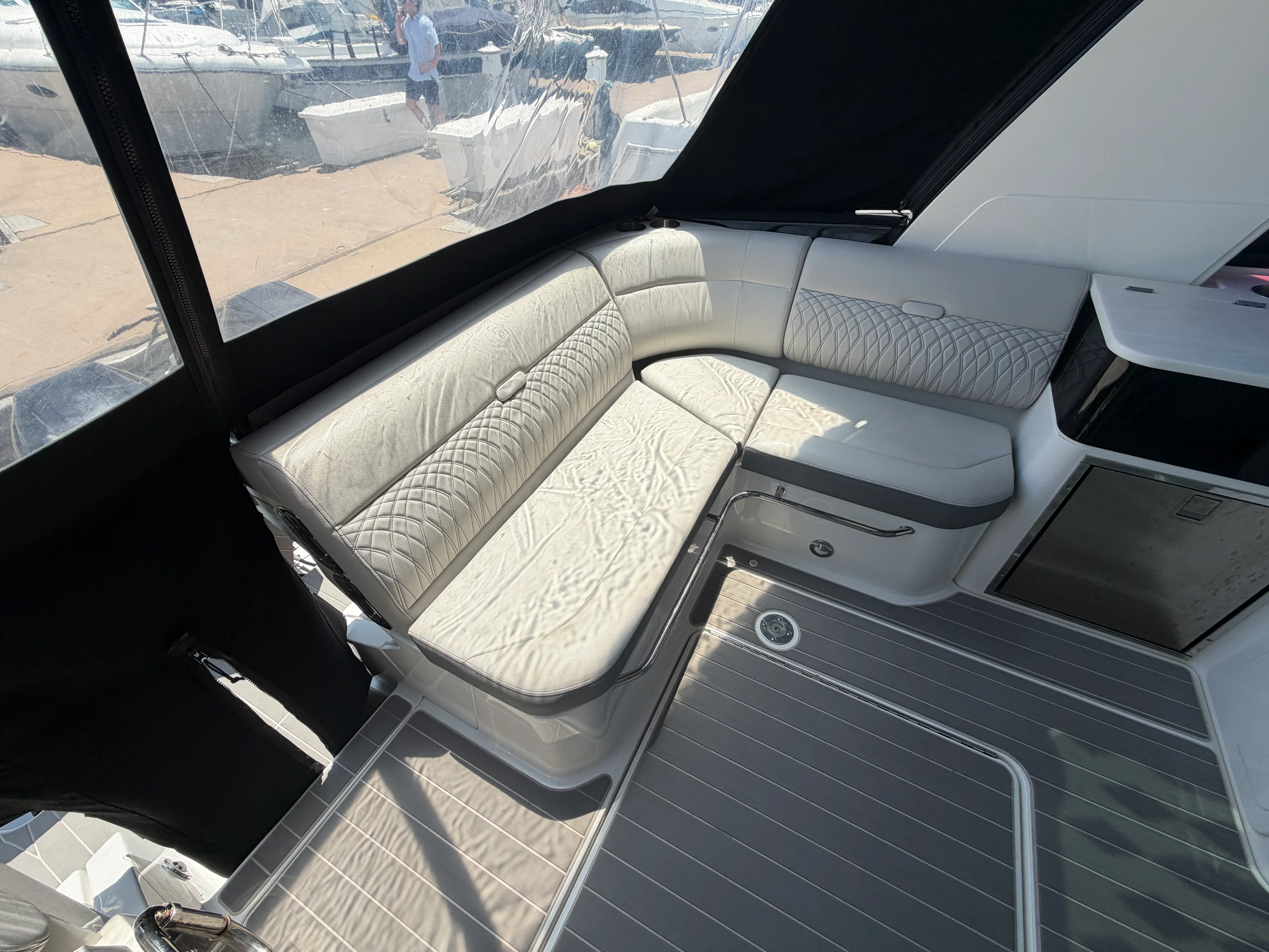 2023 Sea Ray 370 Sundancer Image Thumbnail #5