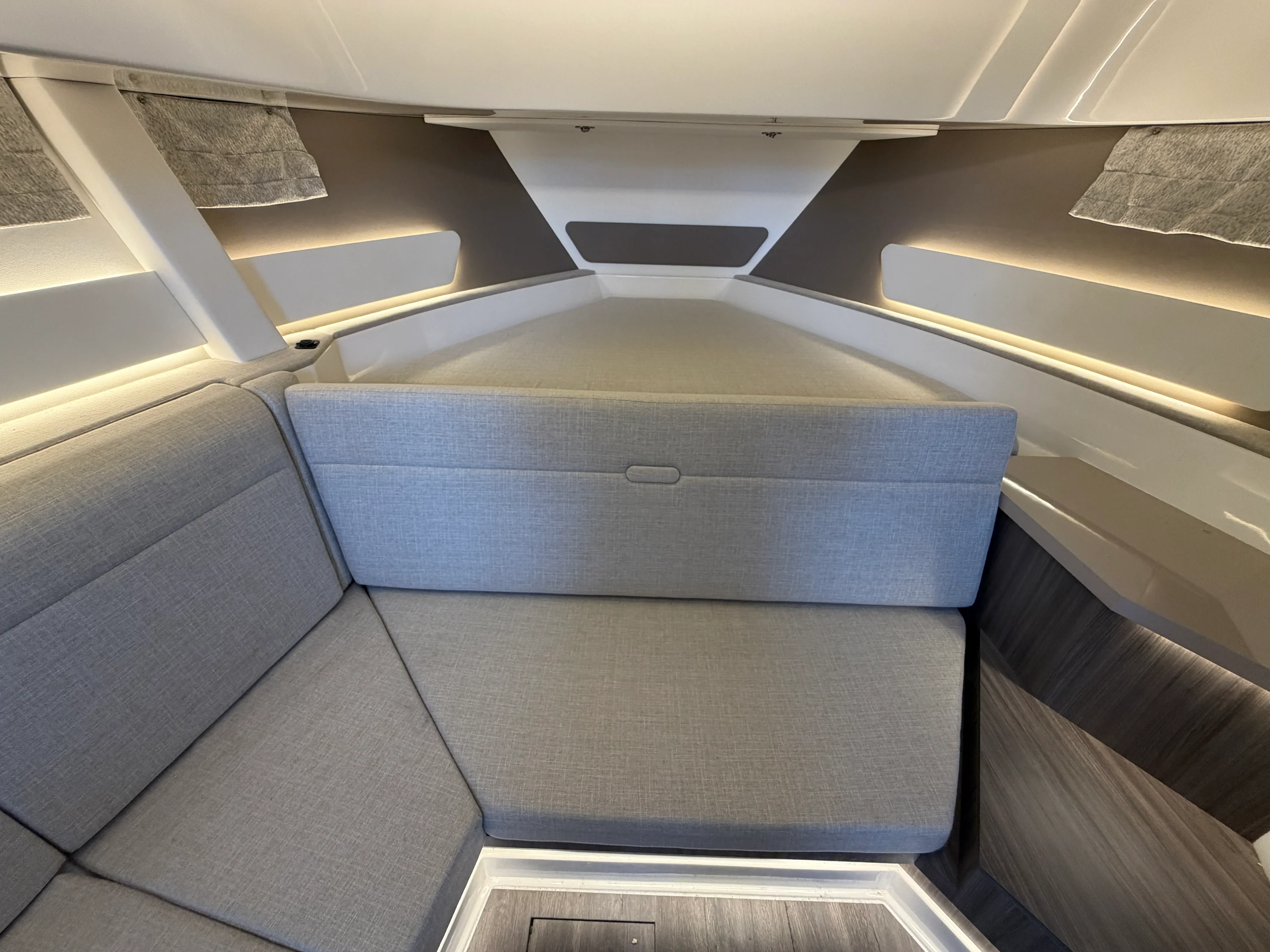 2023 Sea Ray 370 Sundancer Image Thumbnail #19