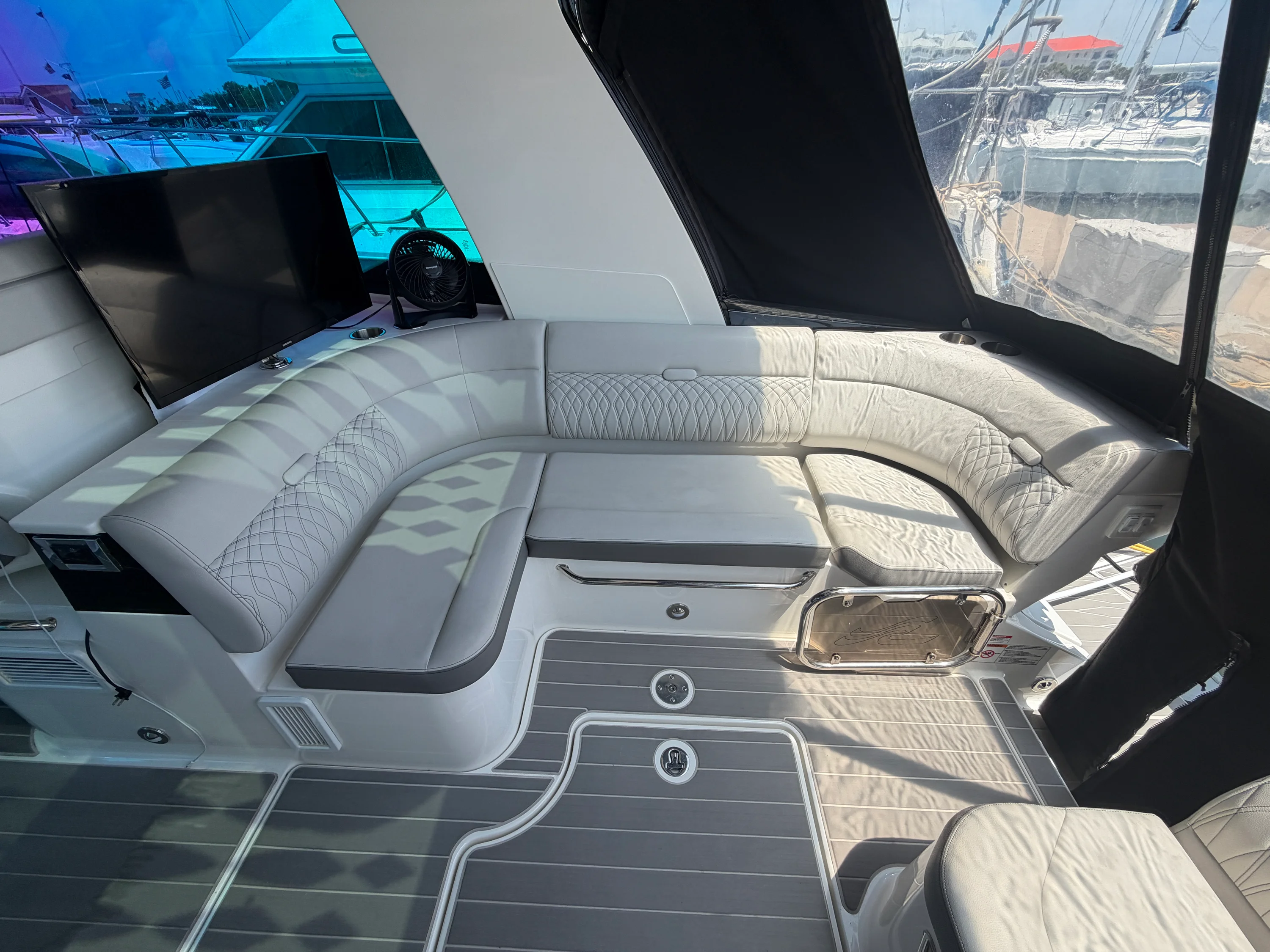 2023 Sea Ray 370 Sundancer Image Thumbnail #4