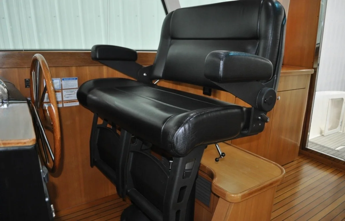 2005 Tiara Yachts 5200 SOVRAN Image Thumbnail #10