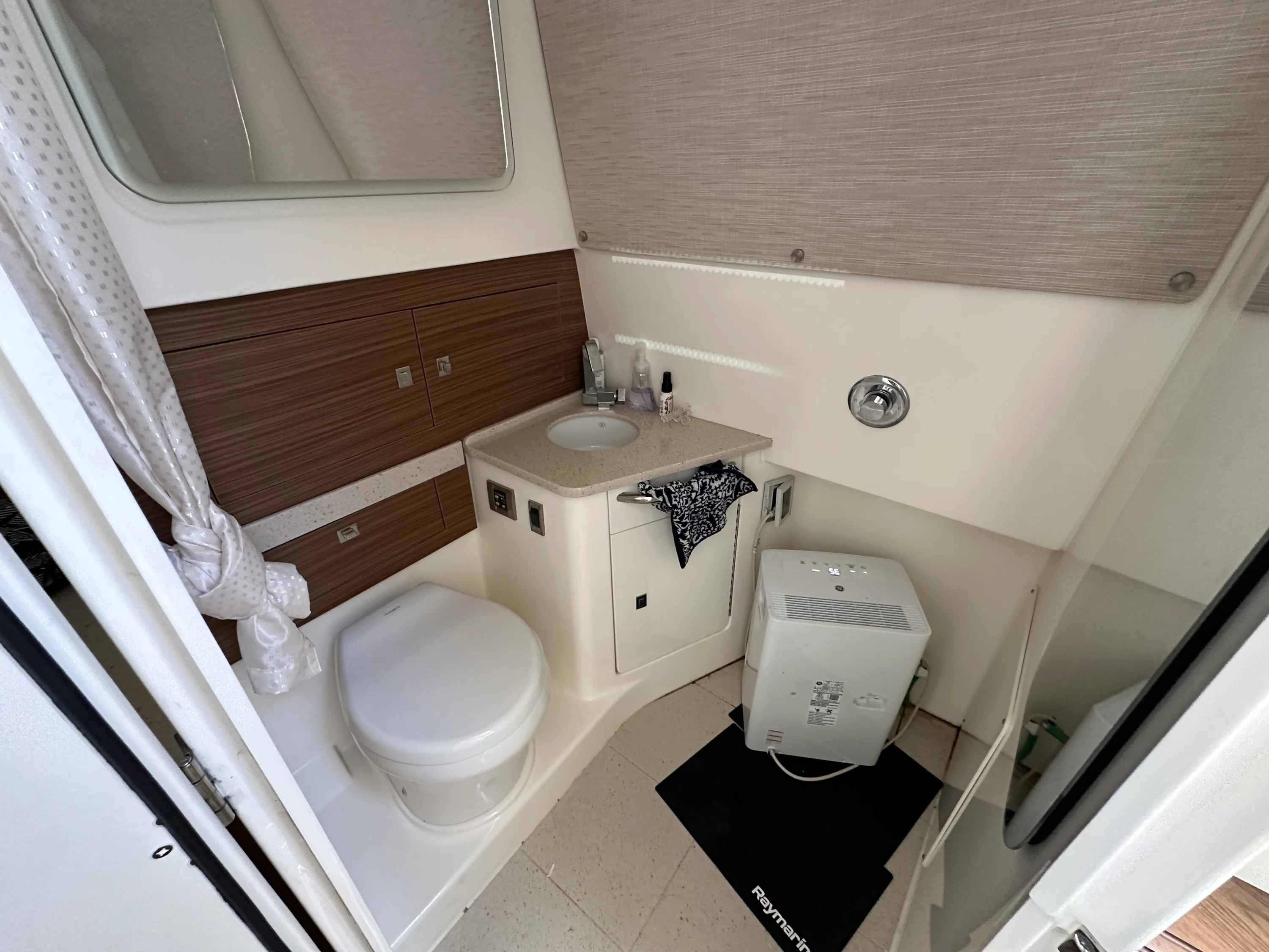 2020 Boston Whaler 420 OUTRAGE Image Thumbnail #30