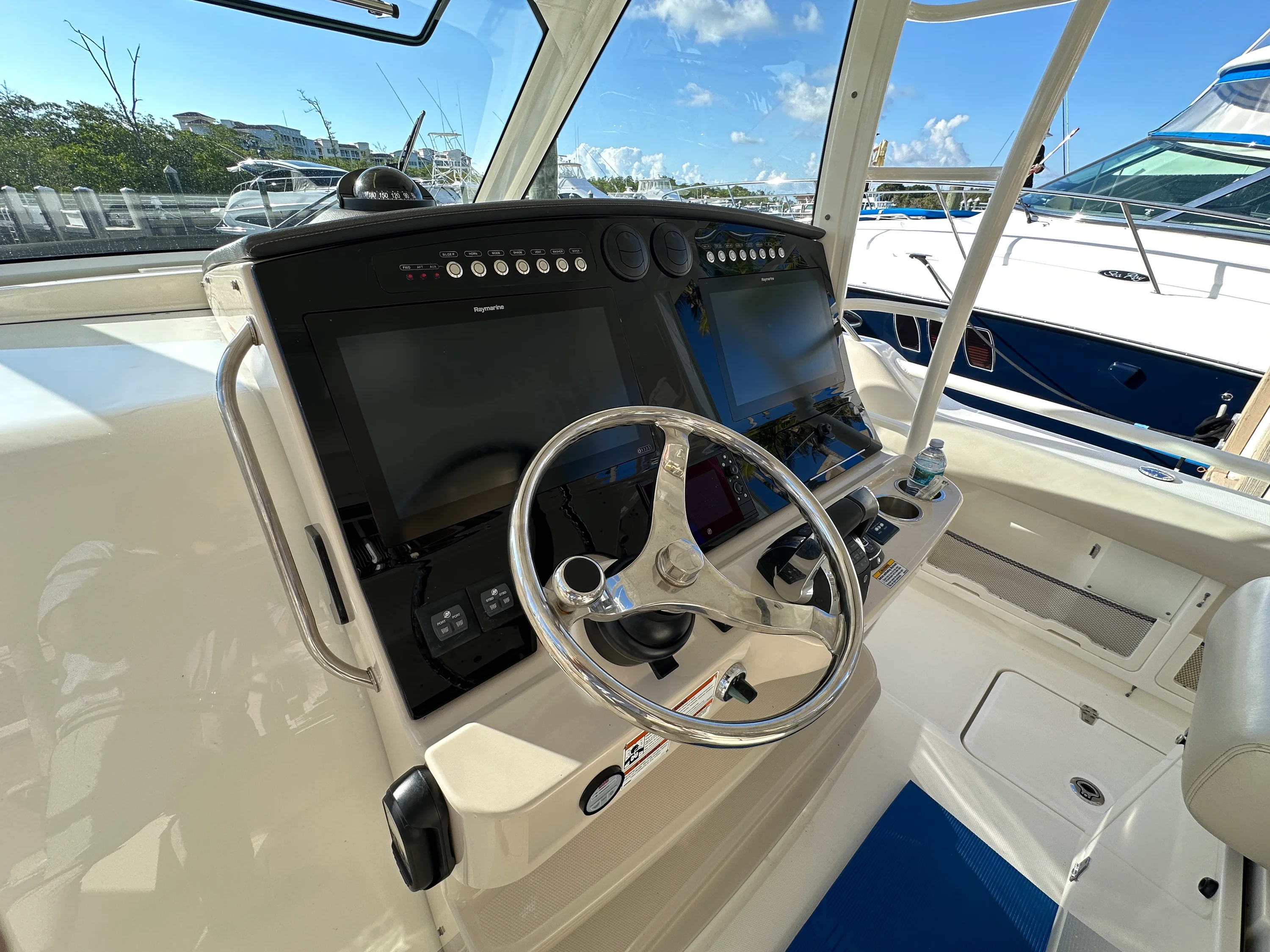2020 Boston Whaler 420 OUTRAGE Image Thumbnail #10