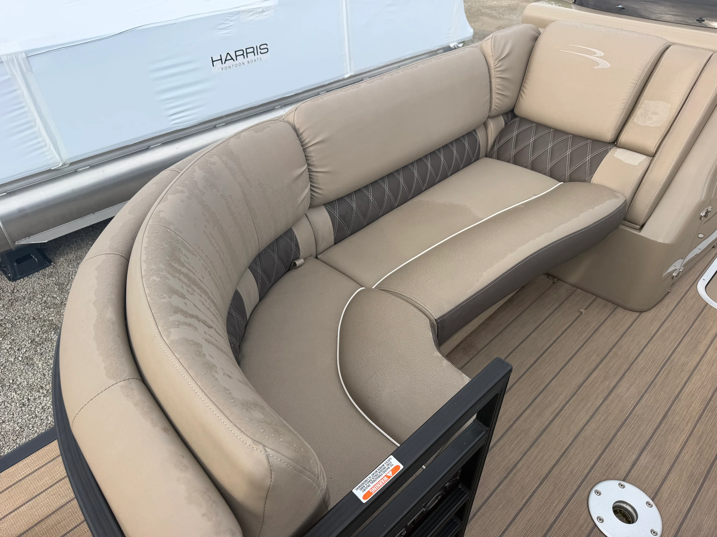 2019 Bennington R23 Image Thumbnail #7