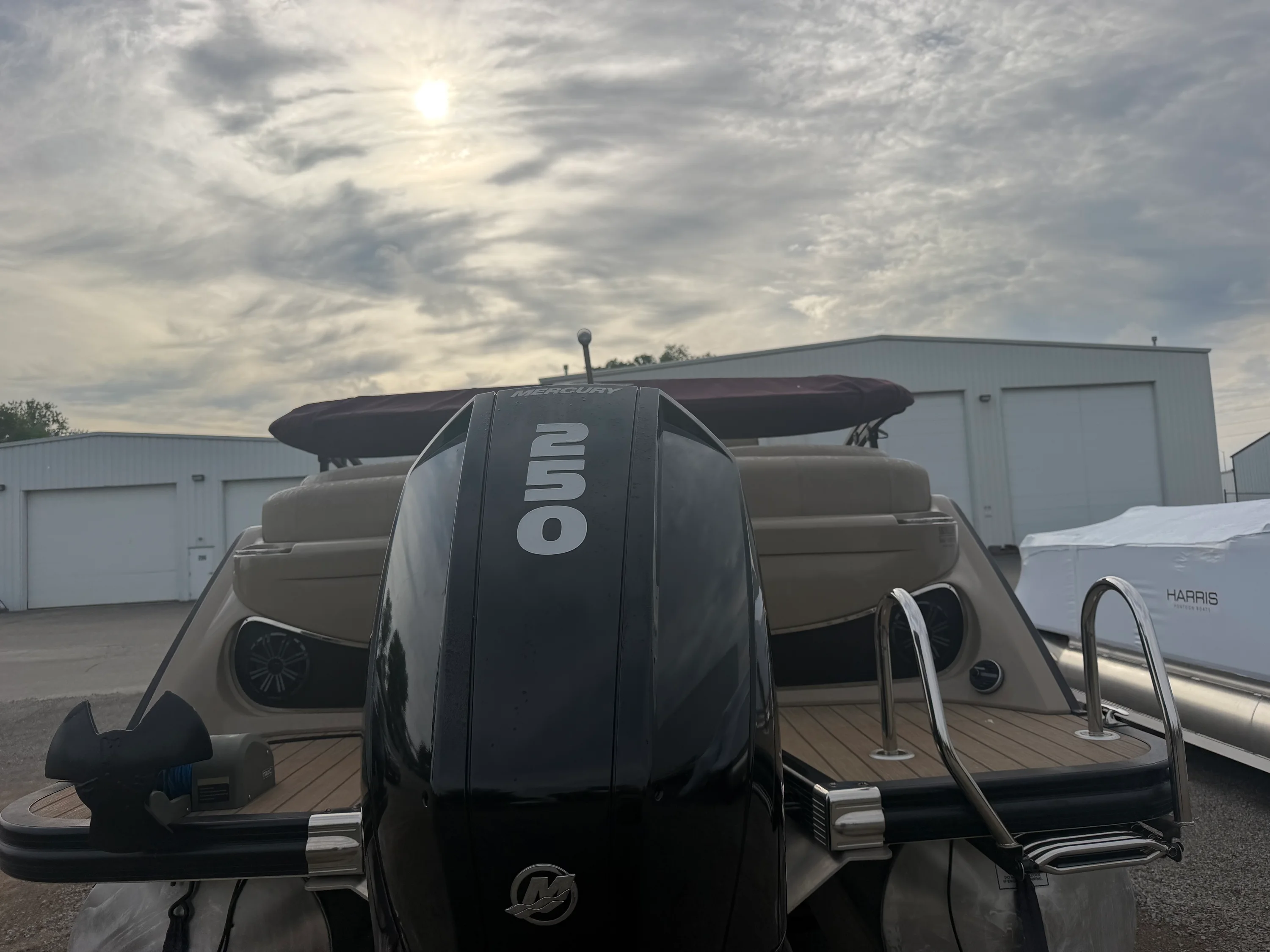 2019 Bennington R23 Image Thumbnail #3
