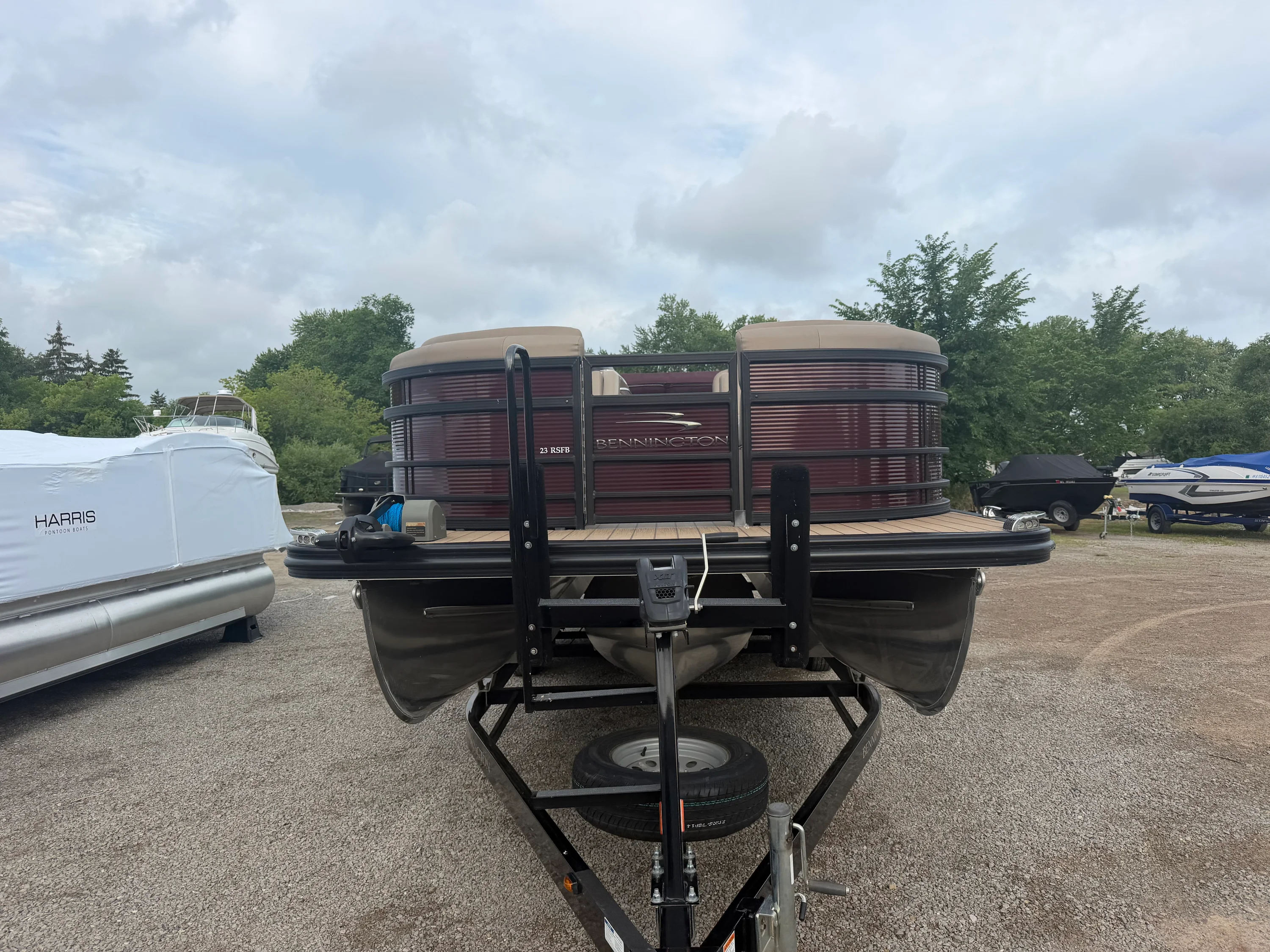 2019 Bennington R23 Image Thumbnail #2