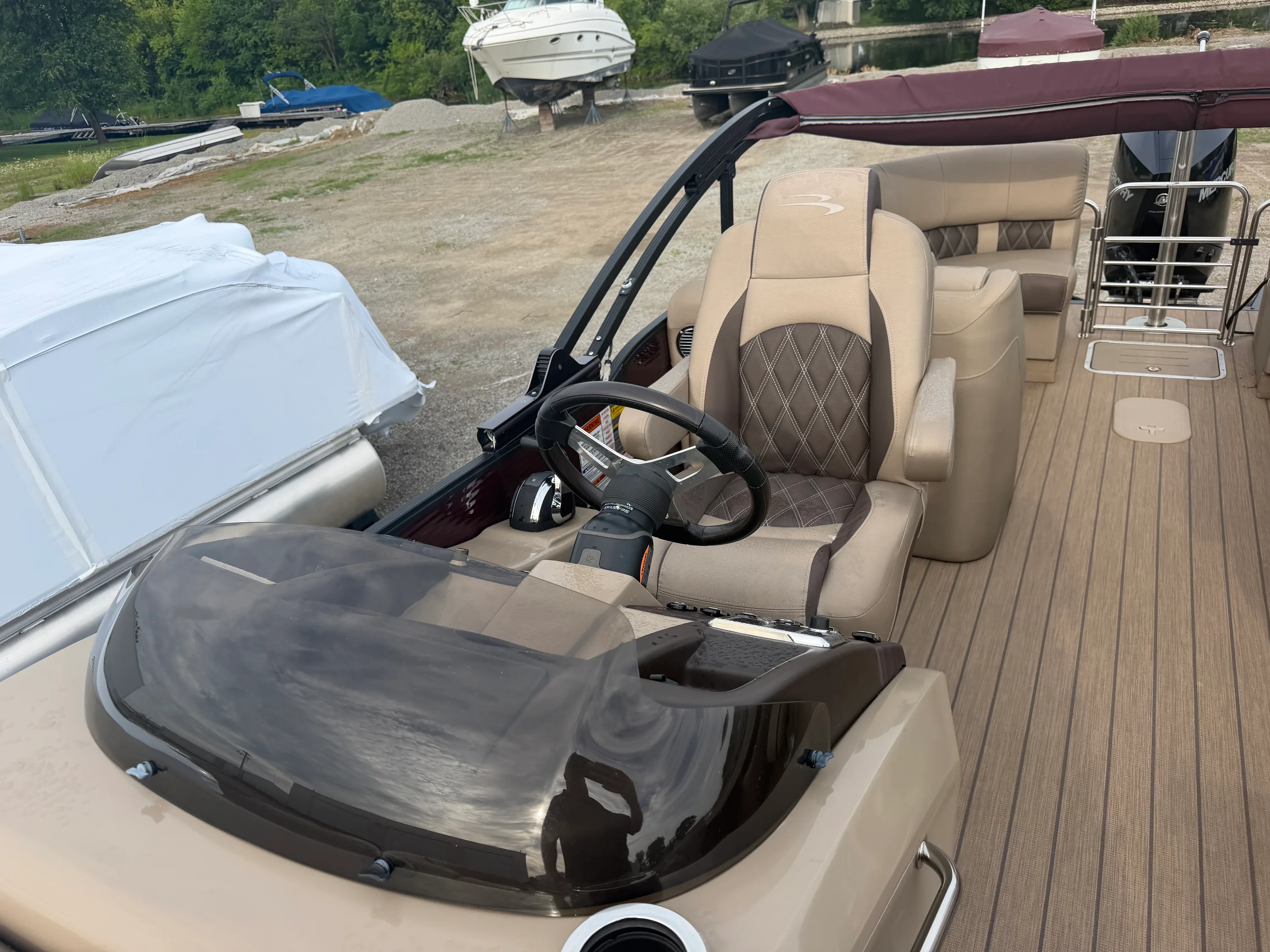 2019 Bennington R23 Image Thumbnail #10