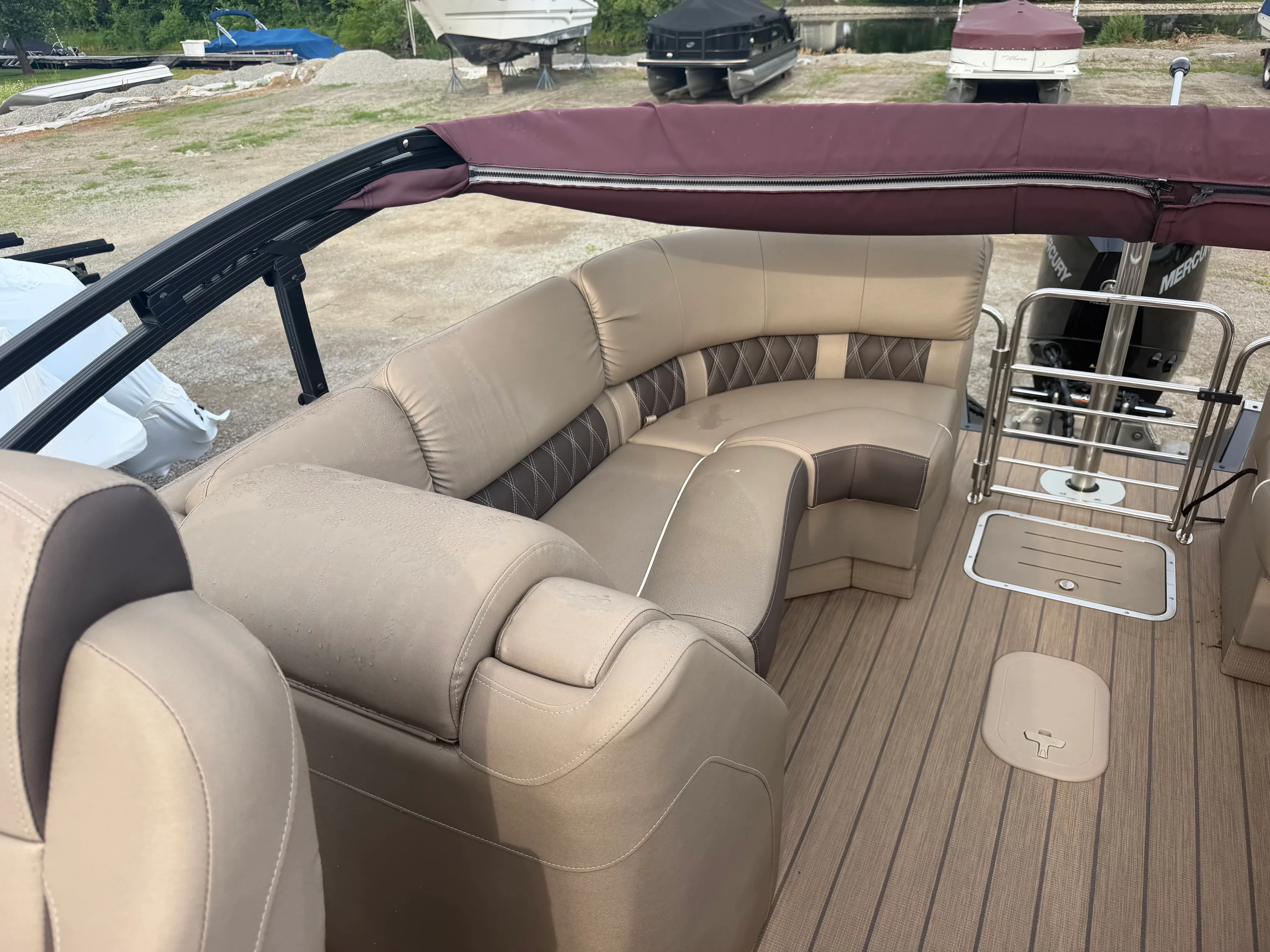 2019 Bennington R23 Image Thumbnail #14