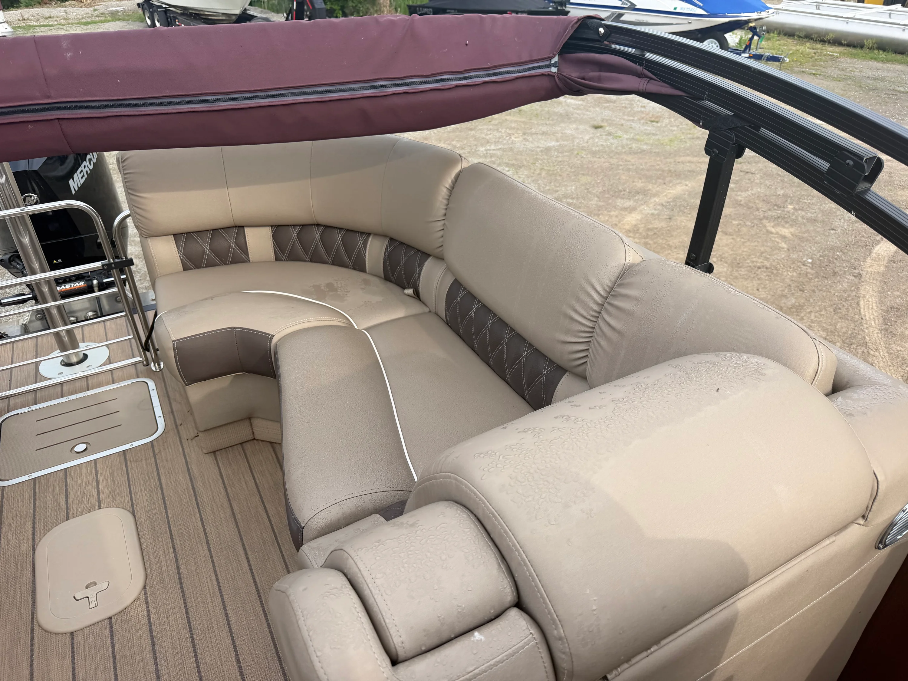 2019 Bennington R23 Image Thumbnail #13