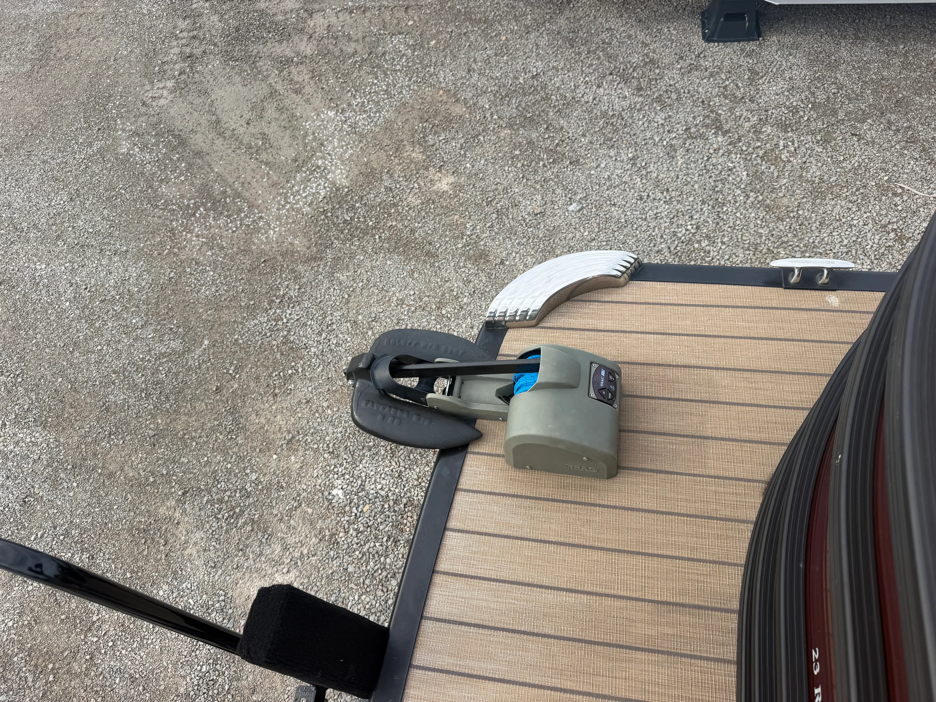 2019 Bennington R23 Image Thumbnail #4