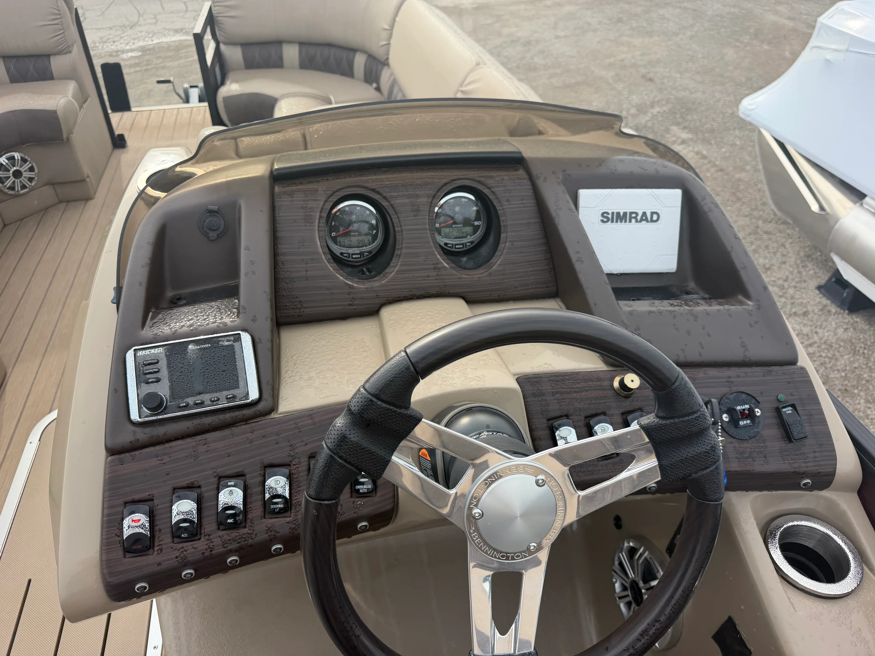 2019 Bennington R23 Image Thumbnail #18