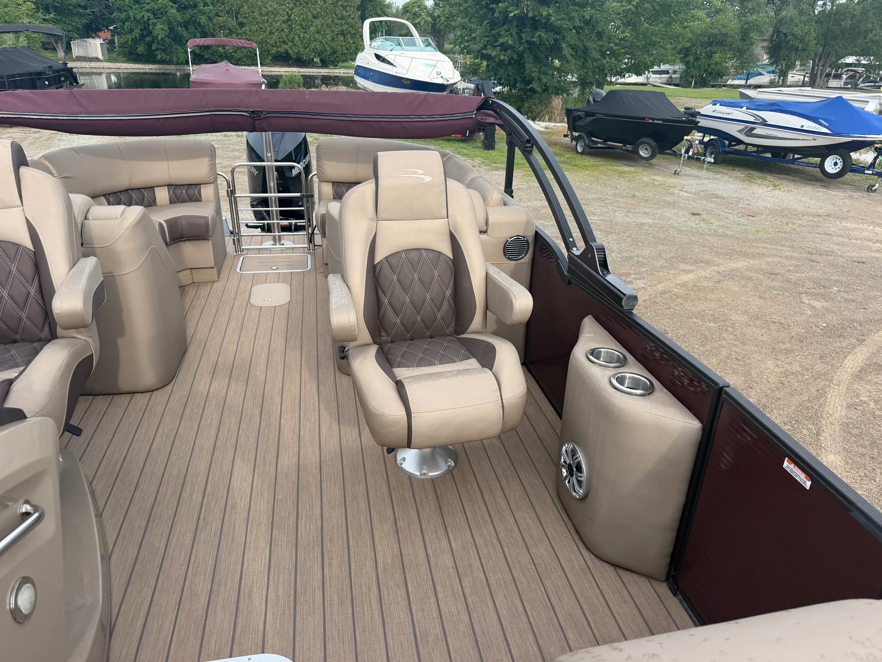 2019 Bennington R23 Image Thumbnail #11