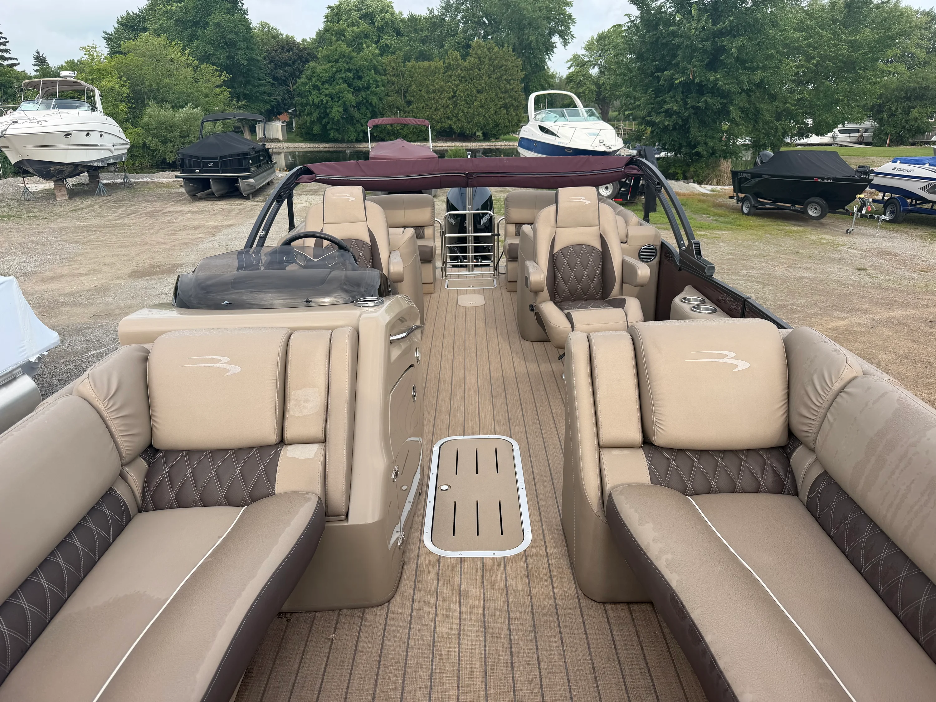 2019 Bennington R23 Image Thumbnail #8