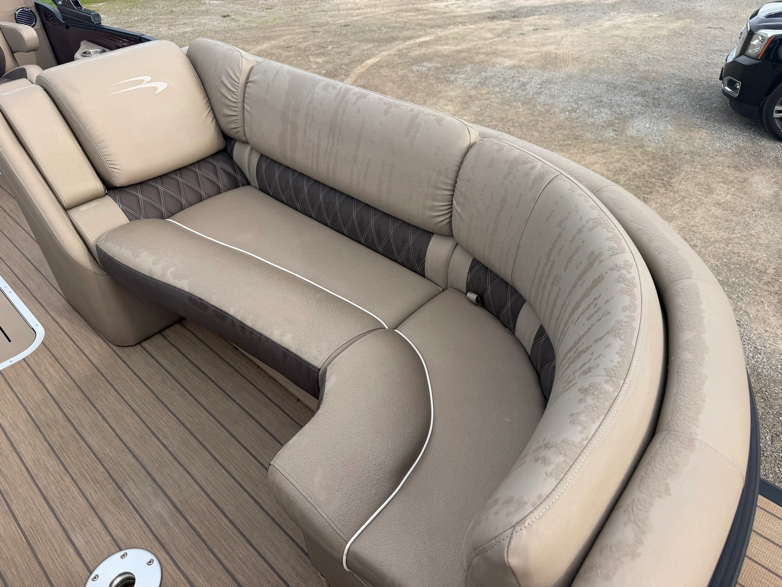 2019 Bennington R23 Image Thumbnail #9