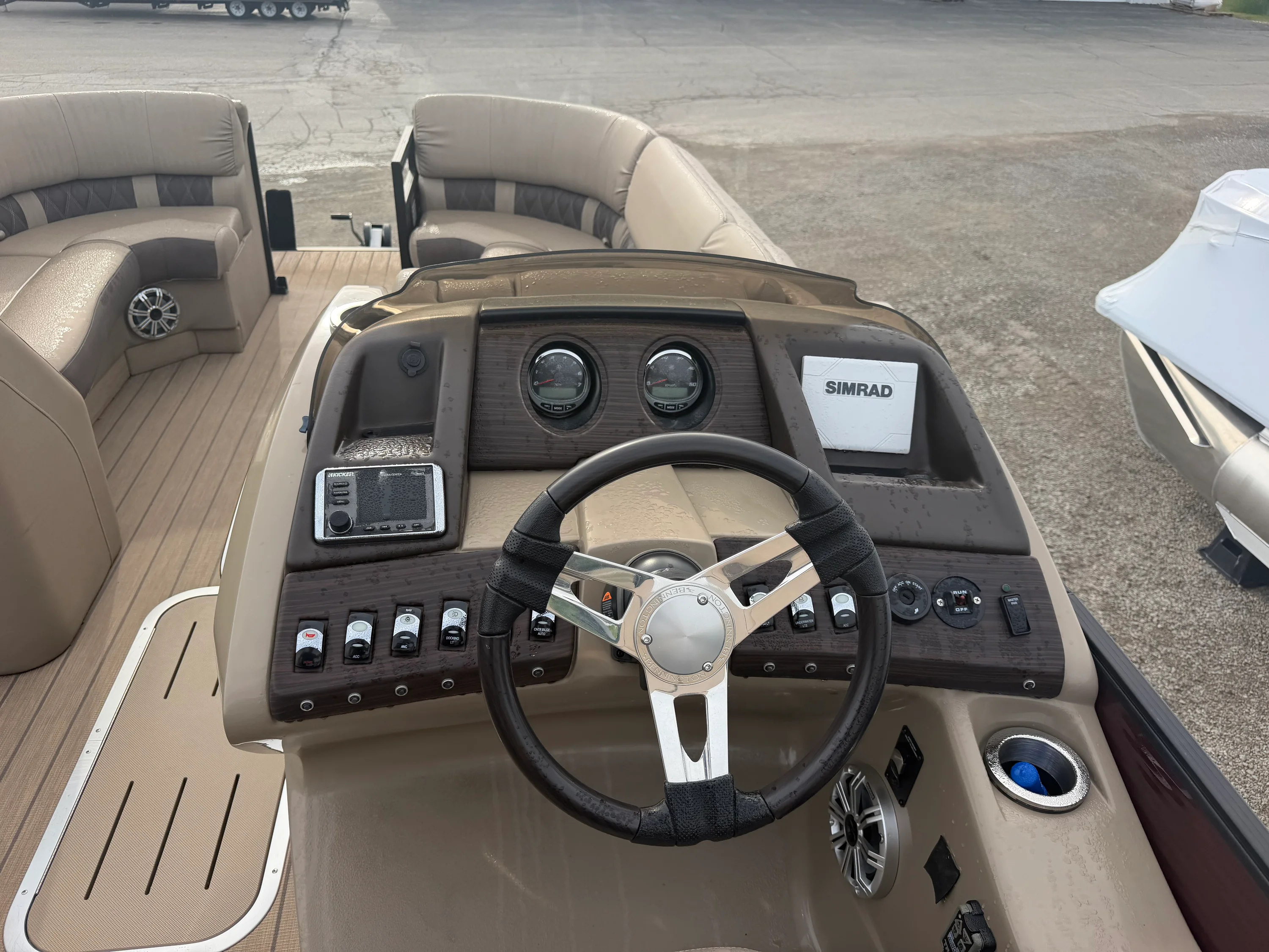 2019 Bennington R23 Image Thumbnail #16